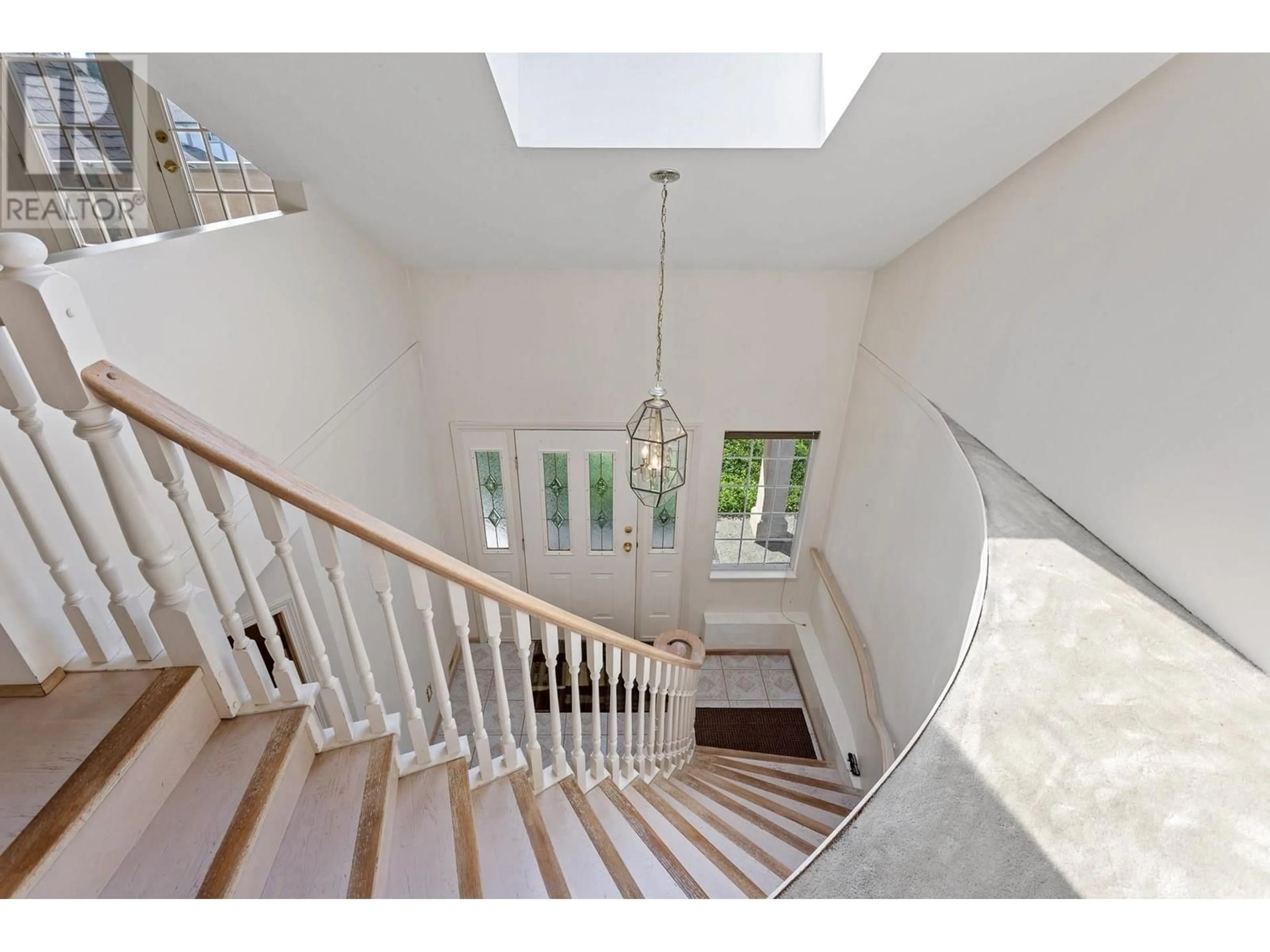 Stairs for 2527 COLONIAL DRIVE, Port Coquitlam British Columbia V3C5X3