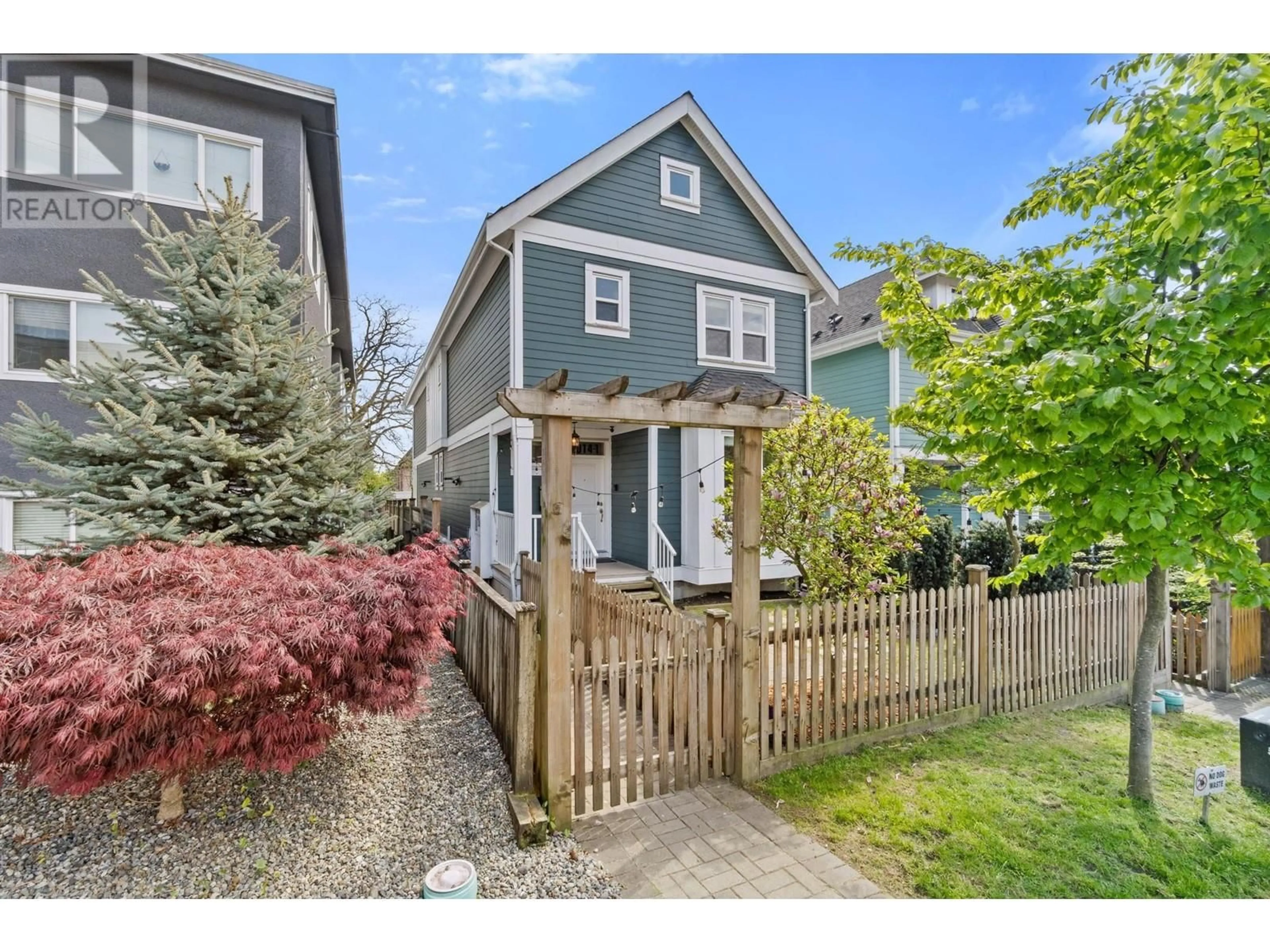 Home with vinyl exterior material, street for 1 - 1014 FOURTH AVENUE, New Westminster British Columbia V3M1T4