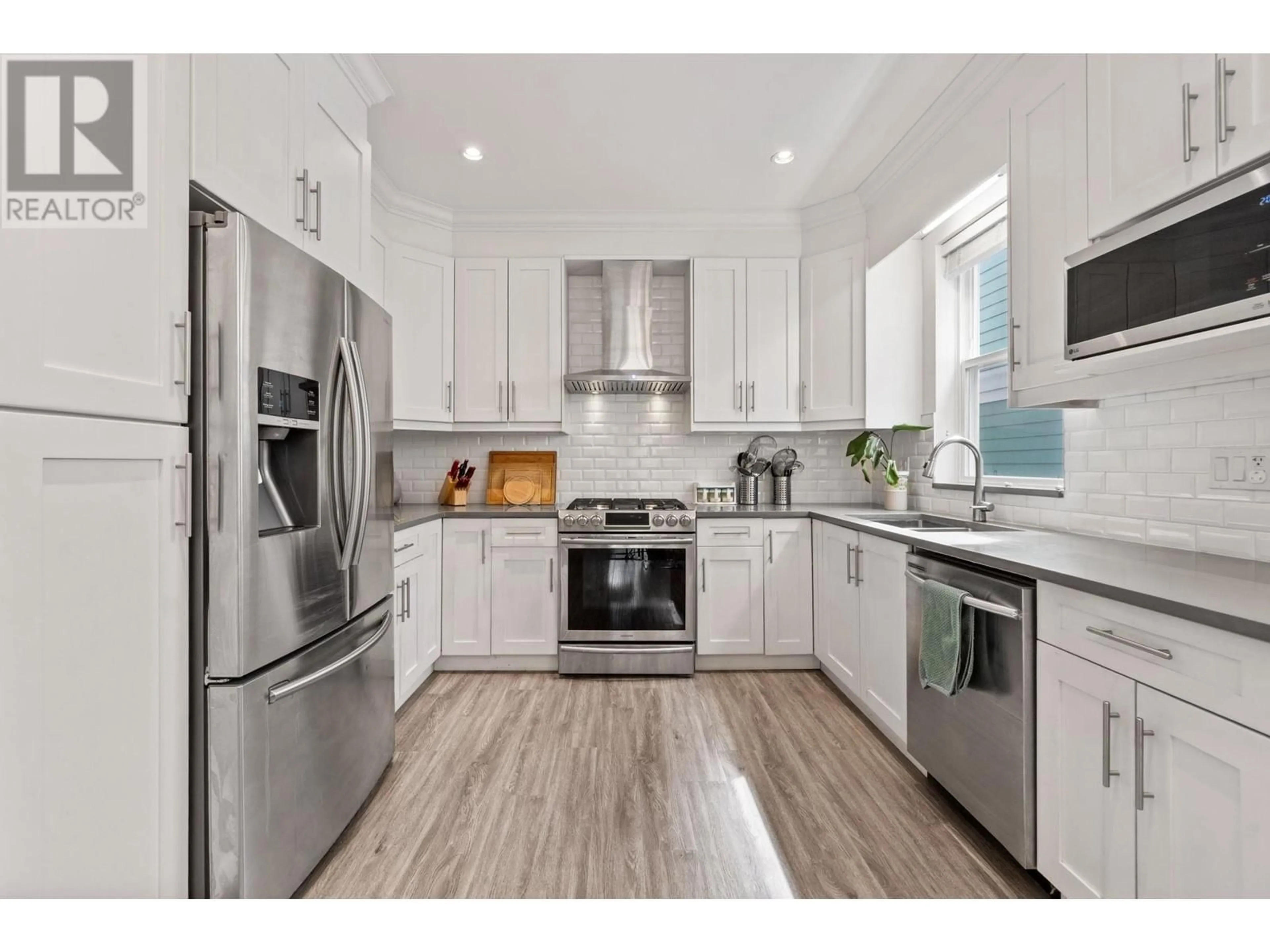 Open concept kitchen, unknown for 1 - 1014 FOURTH AVENUE, New Westminster British Columbia V3M1T4