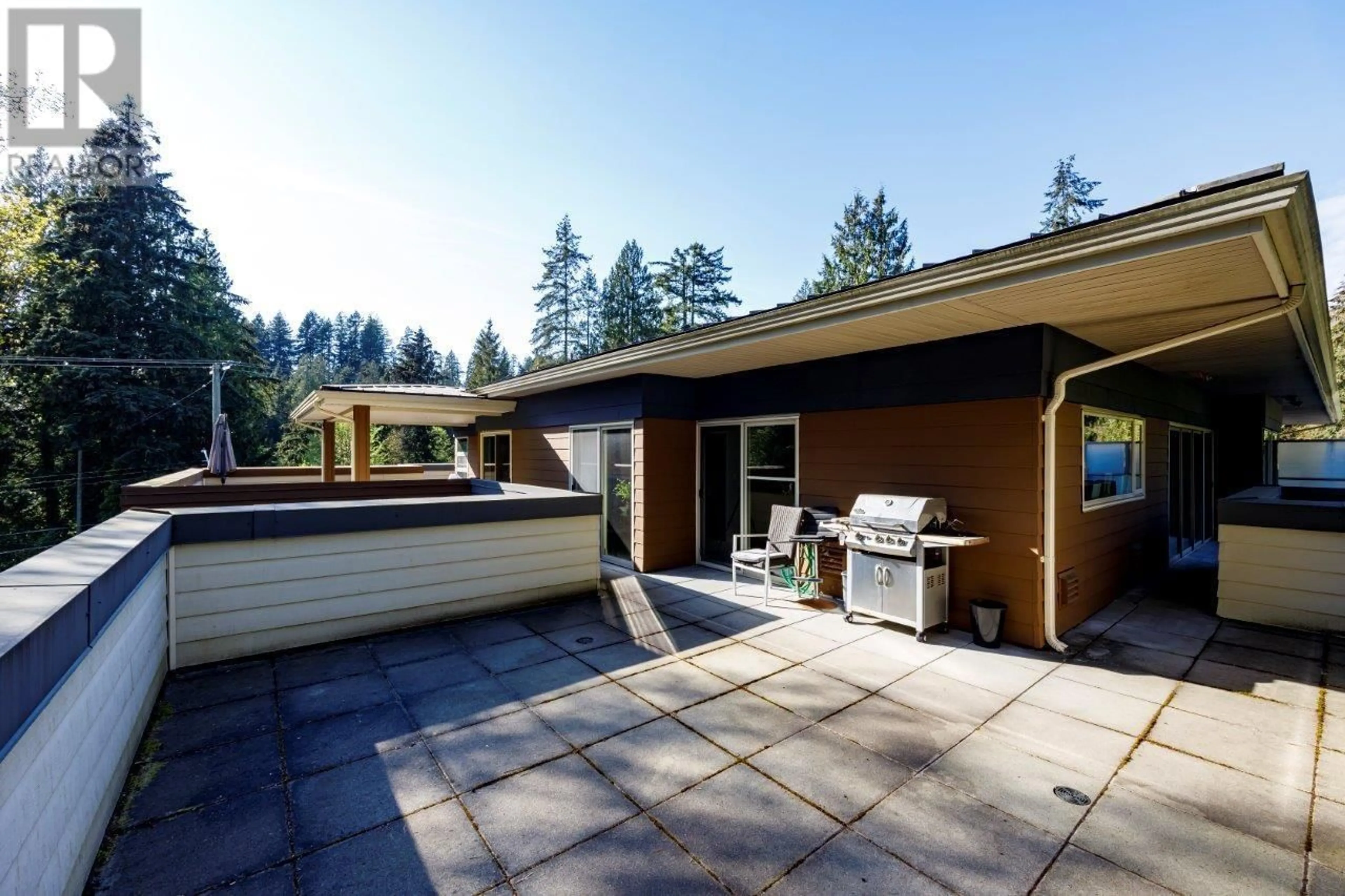 Patio, street for PH1 - 2832 CAPILANO ROAD, North Vancouver British Columbia V7R4H5