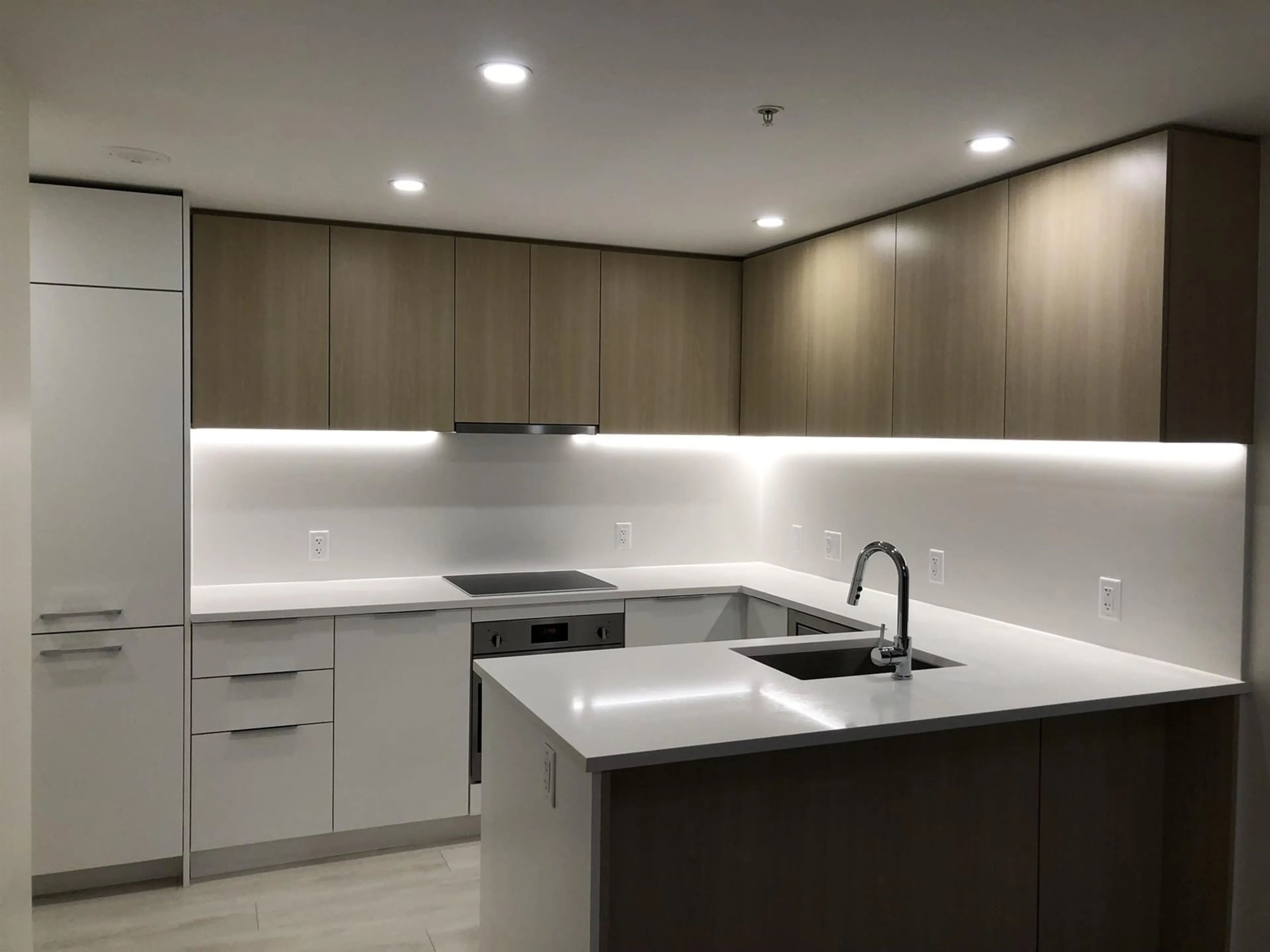 Standard kitchen, unknown for 808 - 13318 104, Surrey British Columbia V3T0R2
