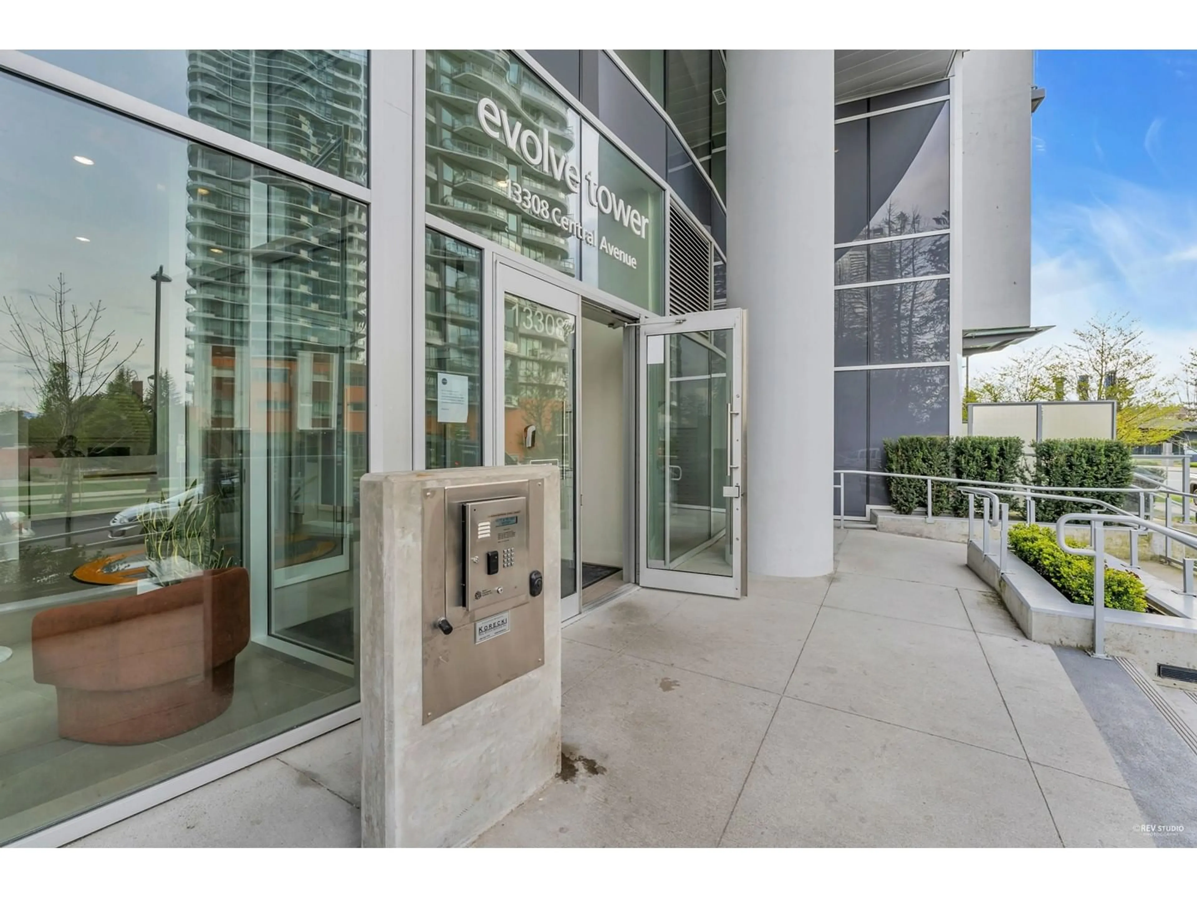 Indoor foyer for 3113 - 13308 CENTRAL, Surrey British Columbia V3T0M4