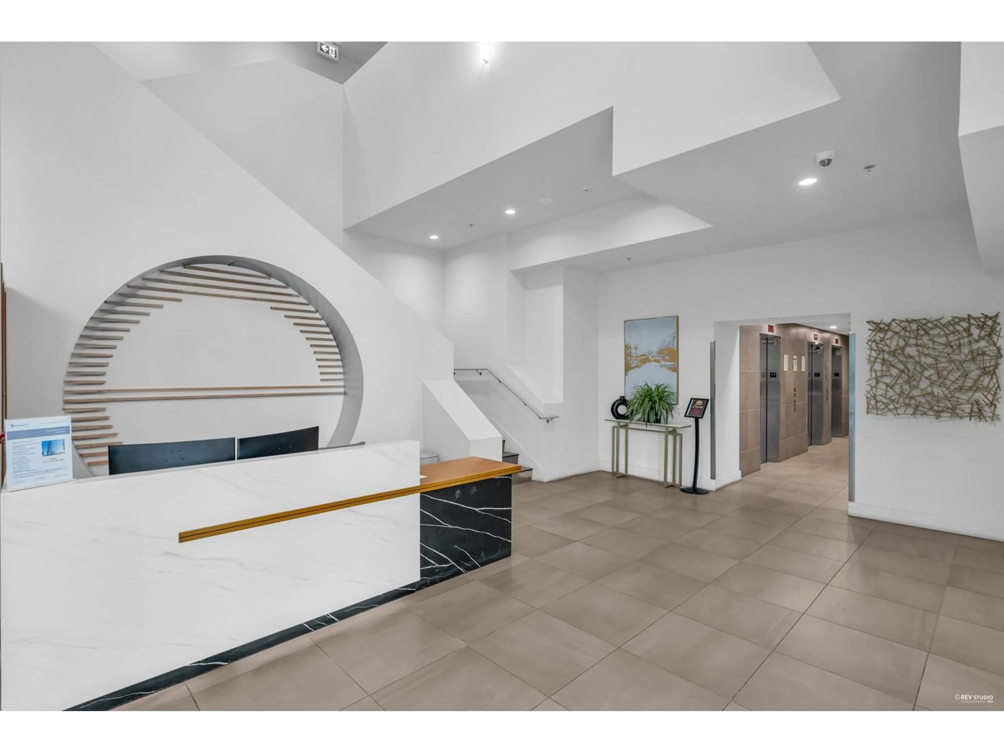 Indoor foyer for 3113 - 13308 CENTRAL, Surrey British Columbia V3T0M4
