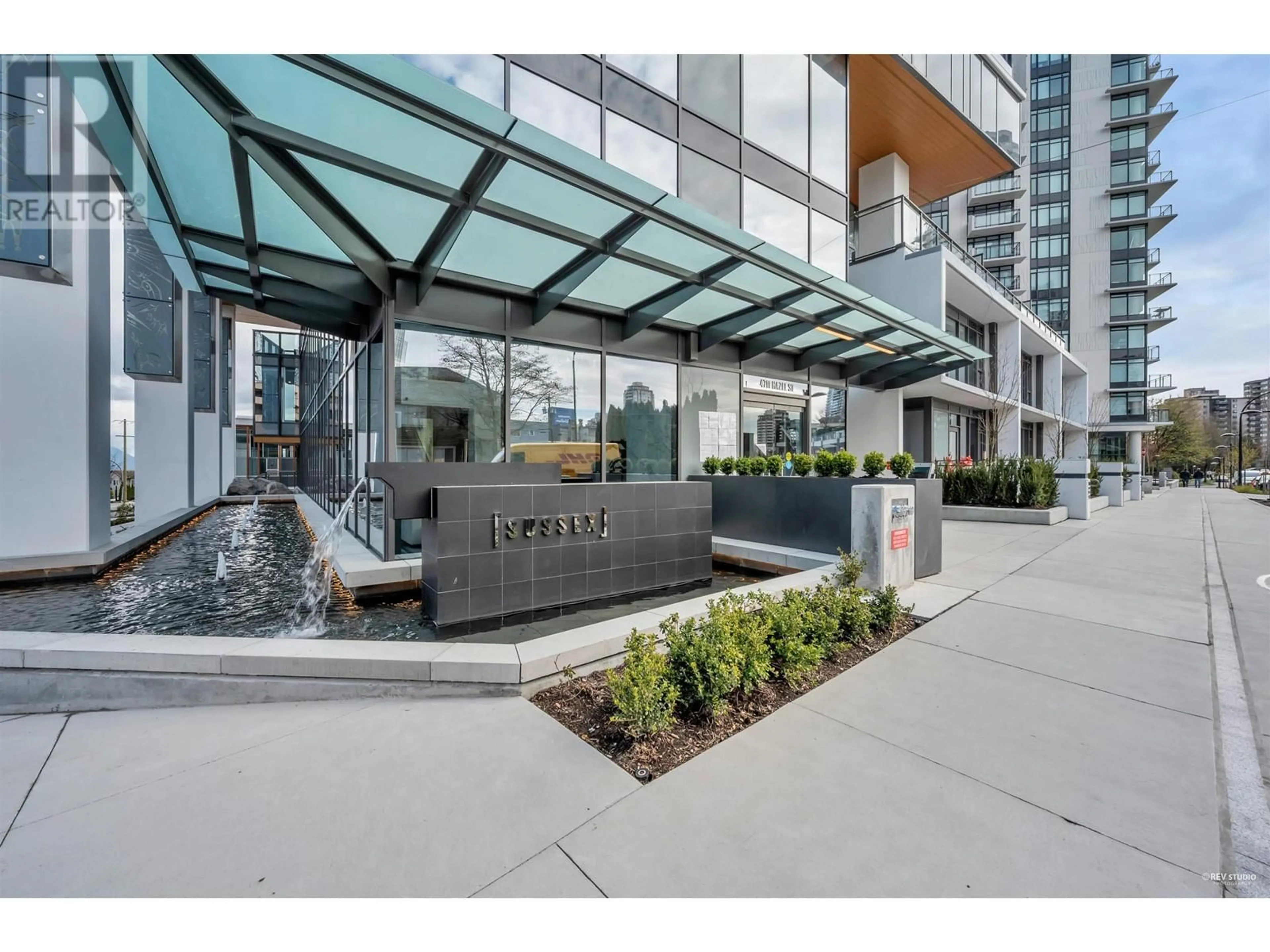 Indoor foyer for 2707 - 4711 HAZEL STREET, Burnaby British Columbia V5H0J9