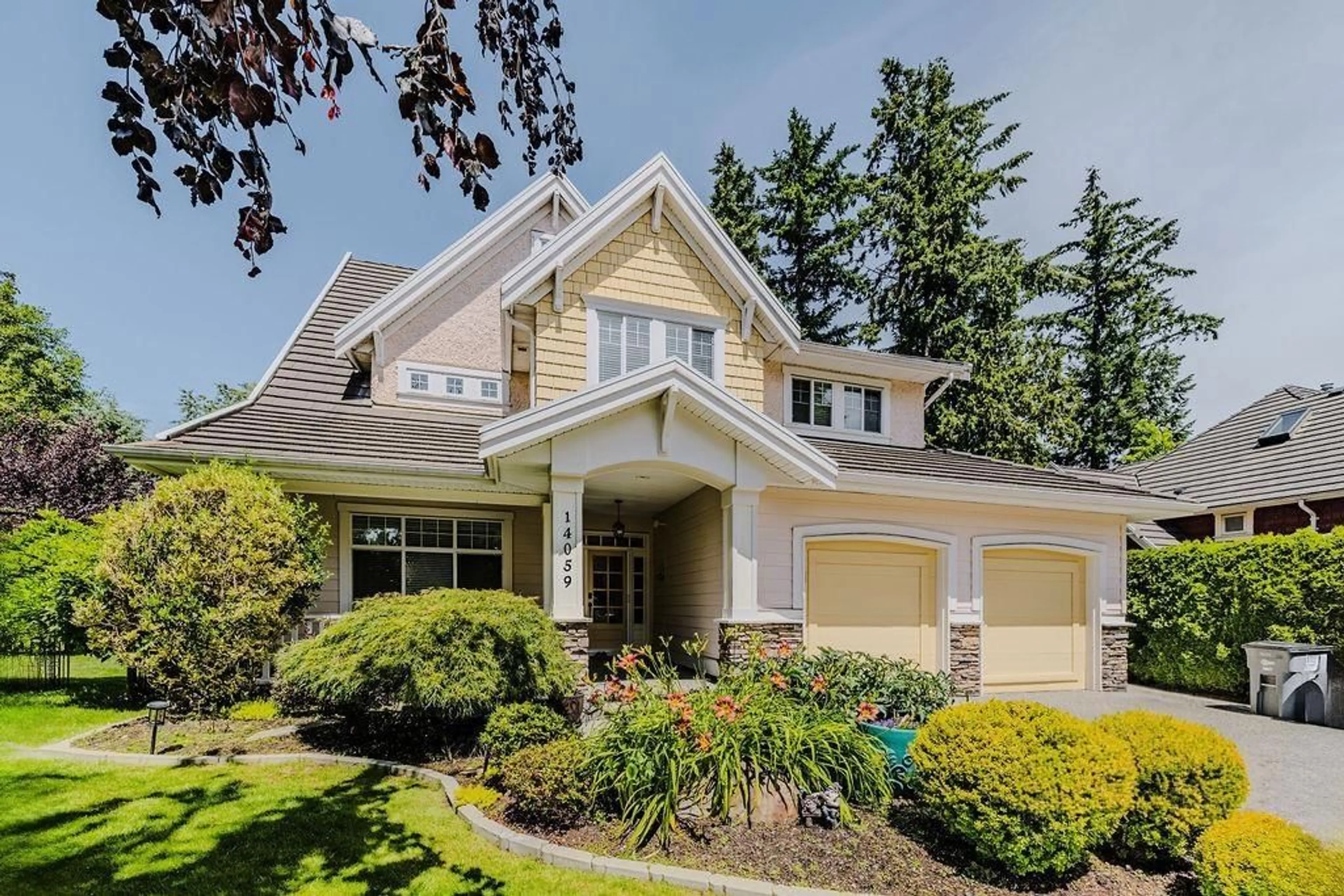 Home with vinyl exterior material, street for 14059 33B, Surrey British Columbia V4P3P6