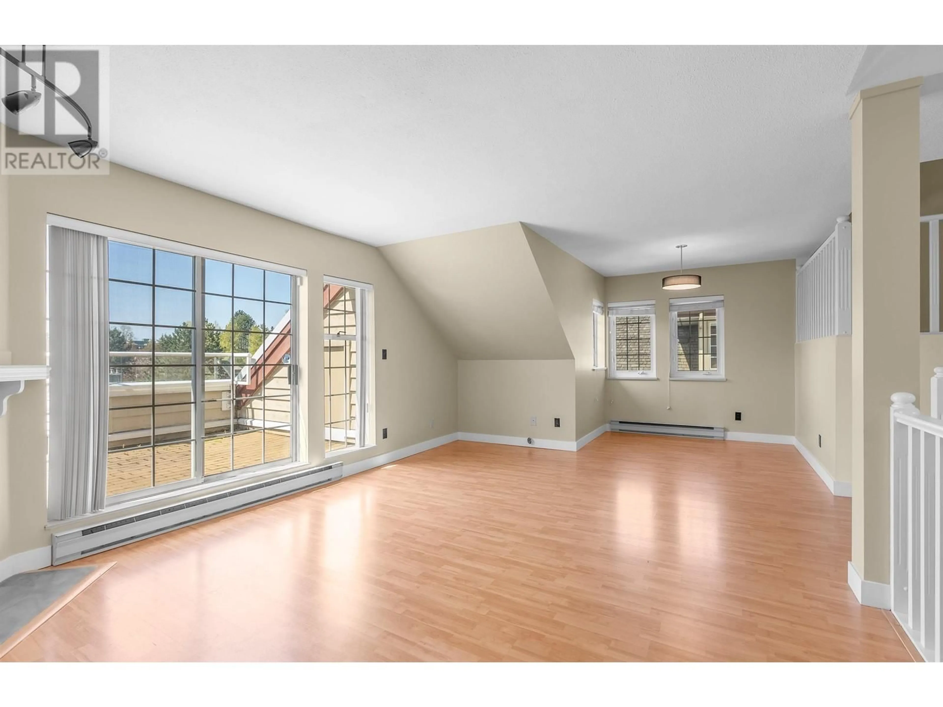 A pic of a room for 401 - 3421 CURLE AVENUE, Burnaby British Columbia V5G4P4