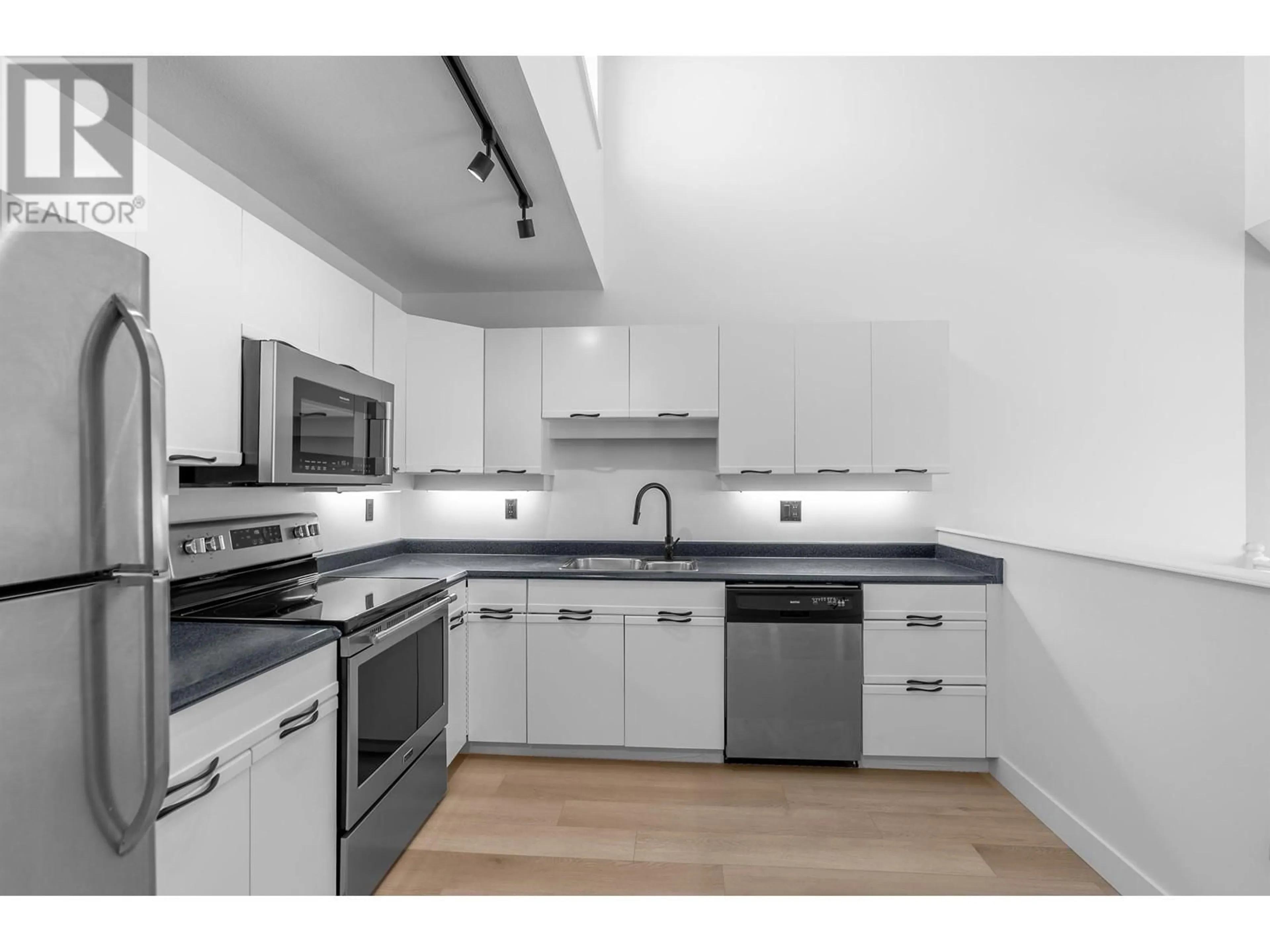 Standard kitchen, unknown for 401 - 3421 CURLE AVENUE, Burnaby British Columbia V5G4P4