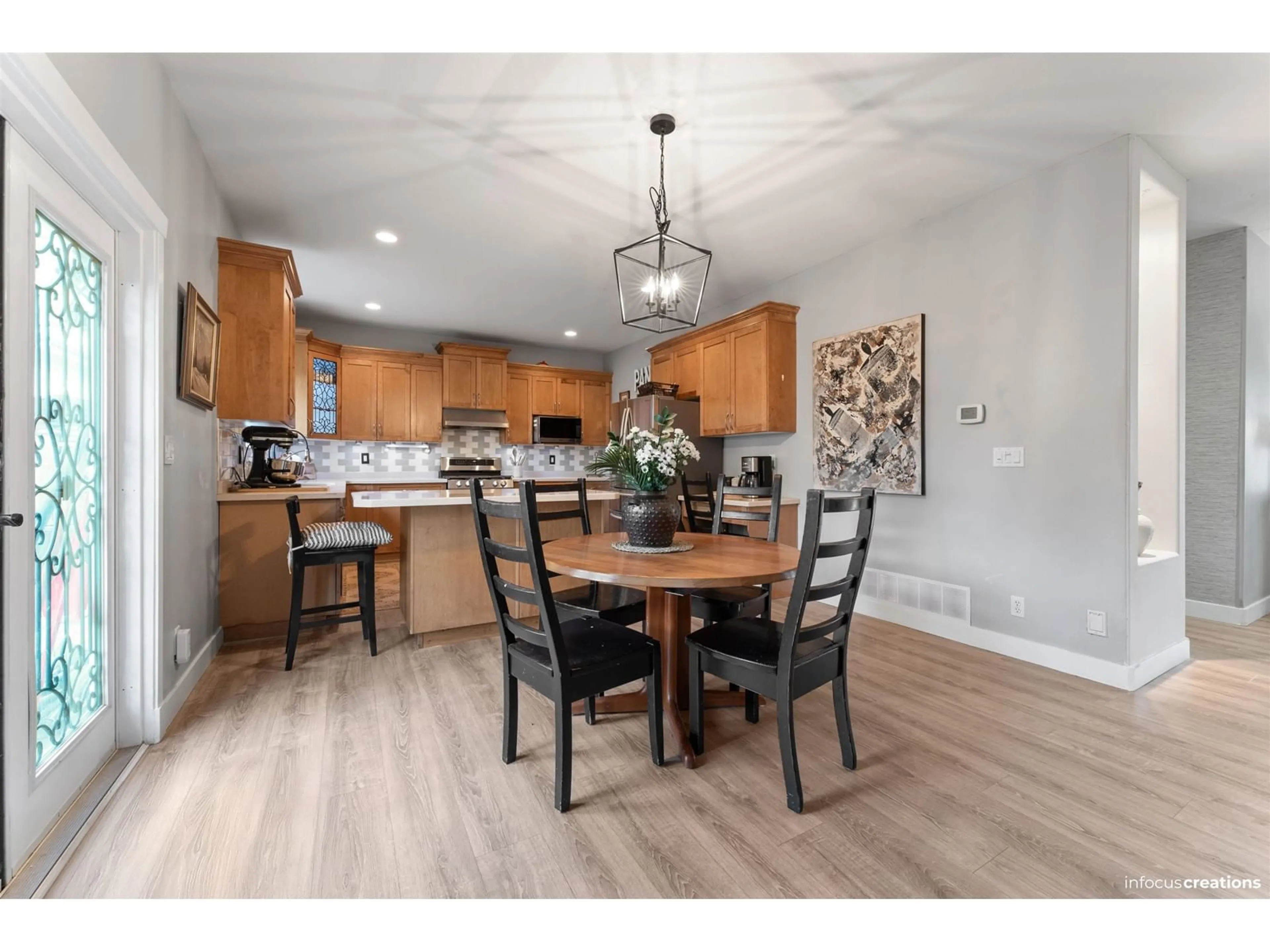 Open concept kitchen, wood/laminate floor for 6688 182, Surrey British Columbia V3S0L9