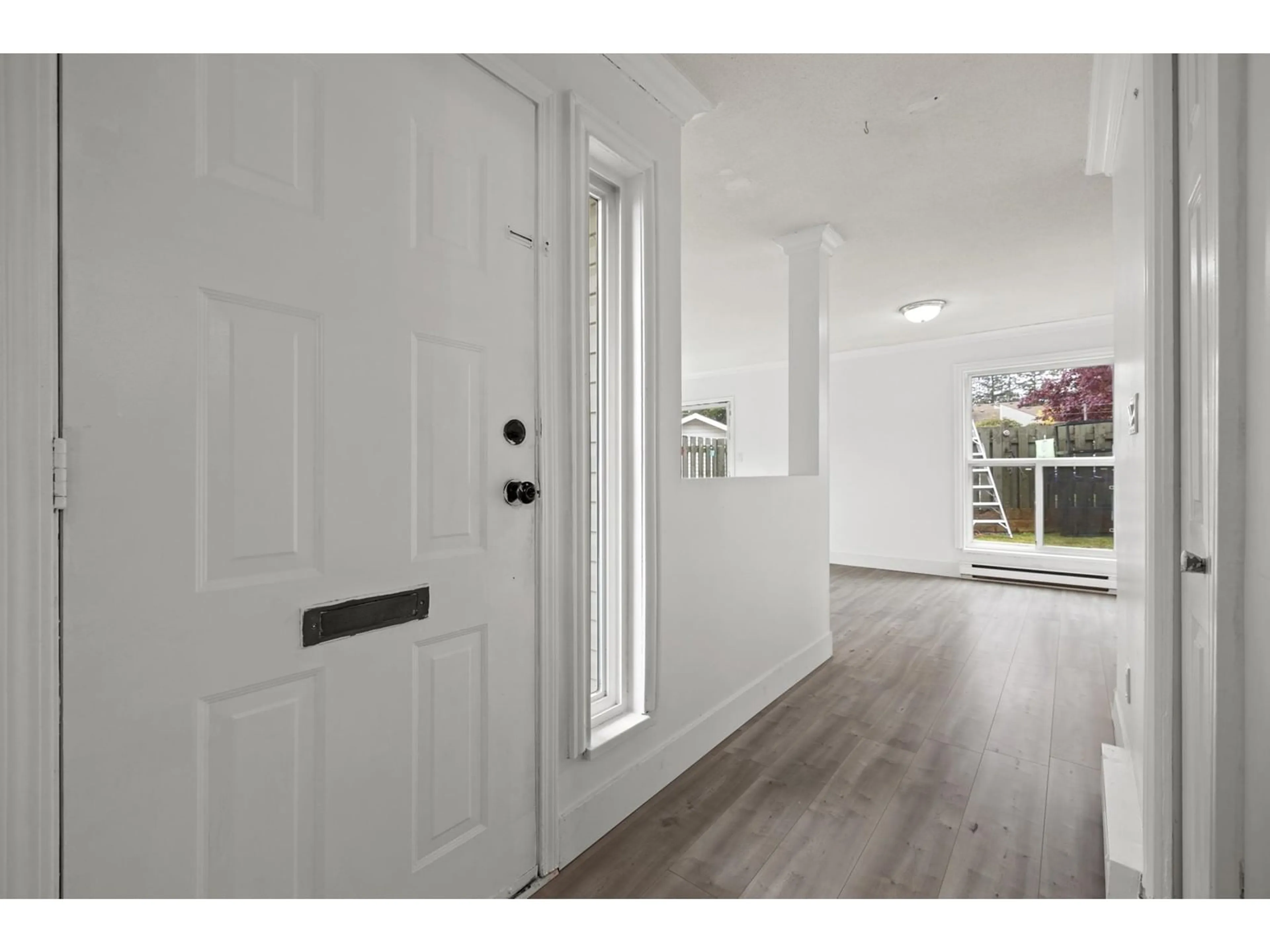 Indoor entryway for 87 - 3030 TRETHEWEY, Abbotsford British Columbia V2T4N2