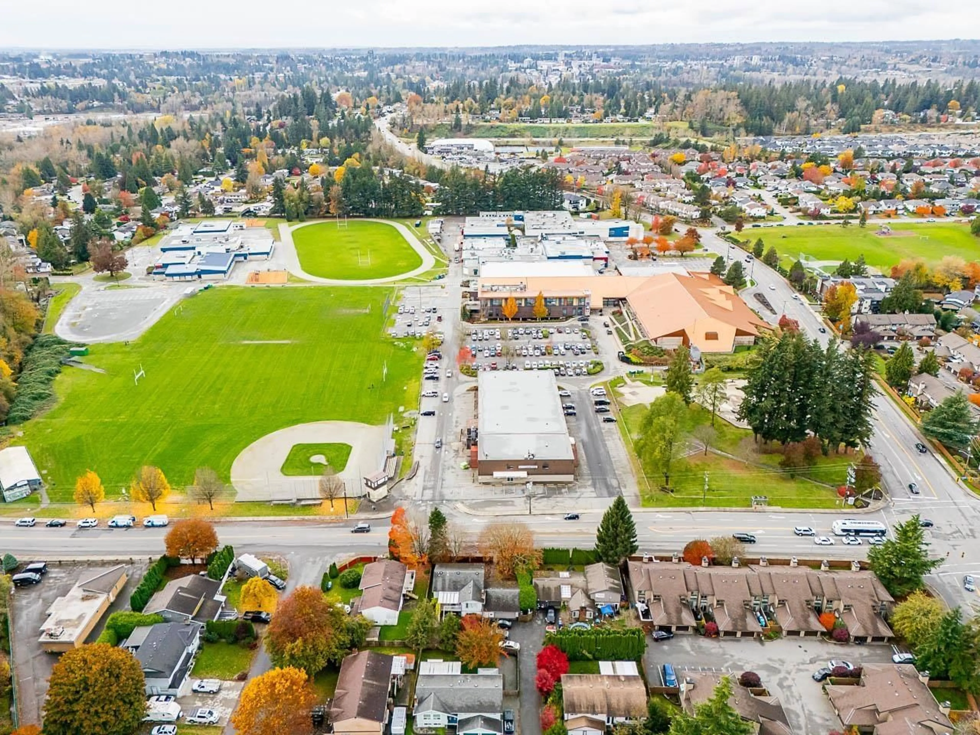 A pic from outside/outdoor area/front of a property/back of a property/a pic from drone, mountain view for 2616 ST GALLEN, Abbotsford British Columbia V3G1C3
