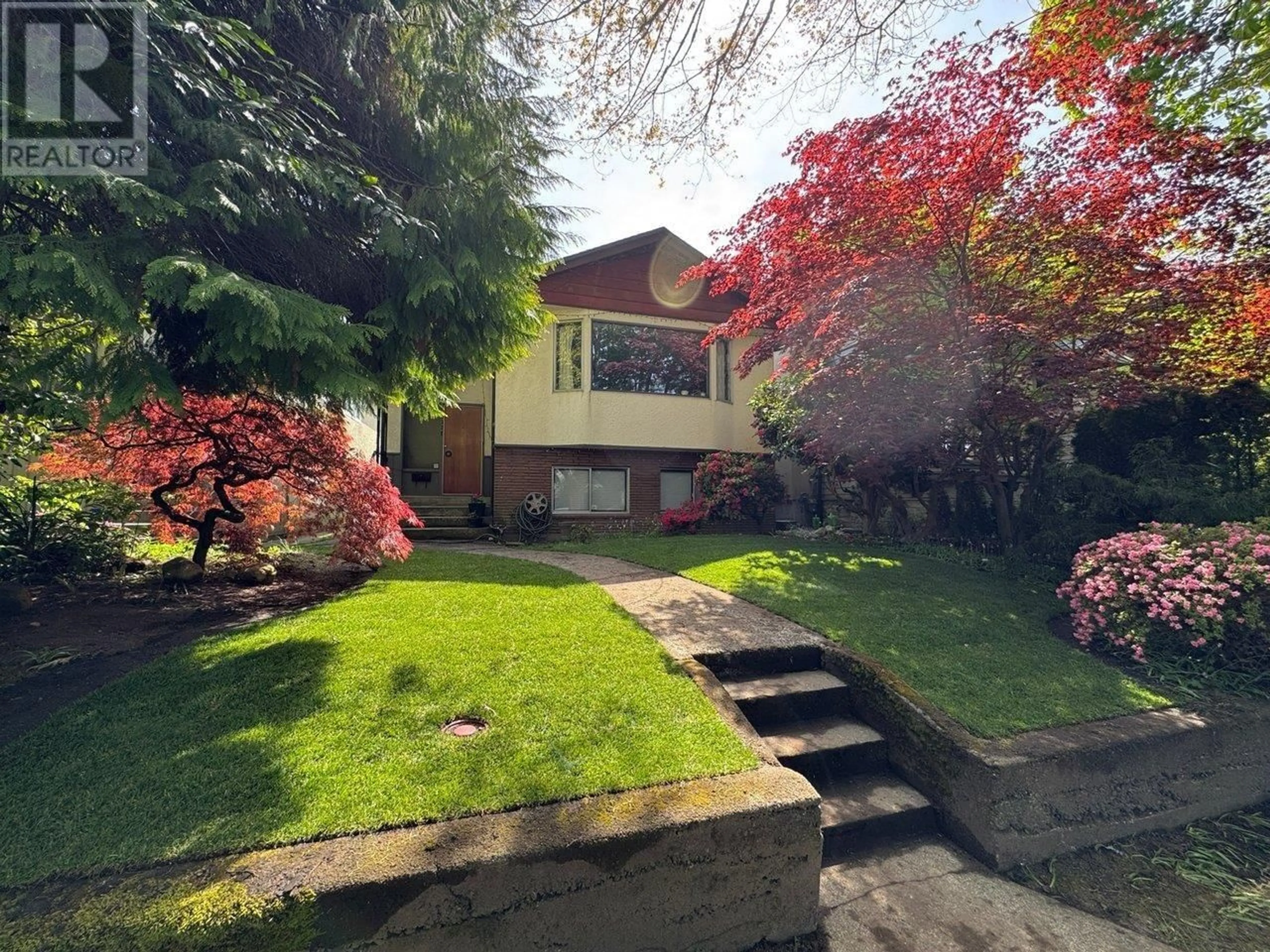 A pic from outside/outdoor area/front of a property/back of a property/a pic from drone, street for 4378 11TH AVENUE, Vancouver British Columbia V6R2M1