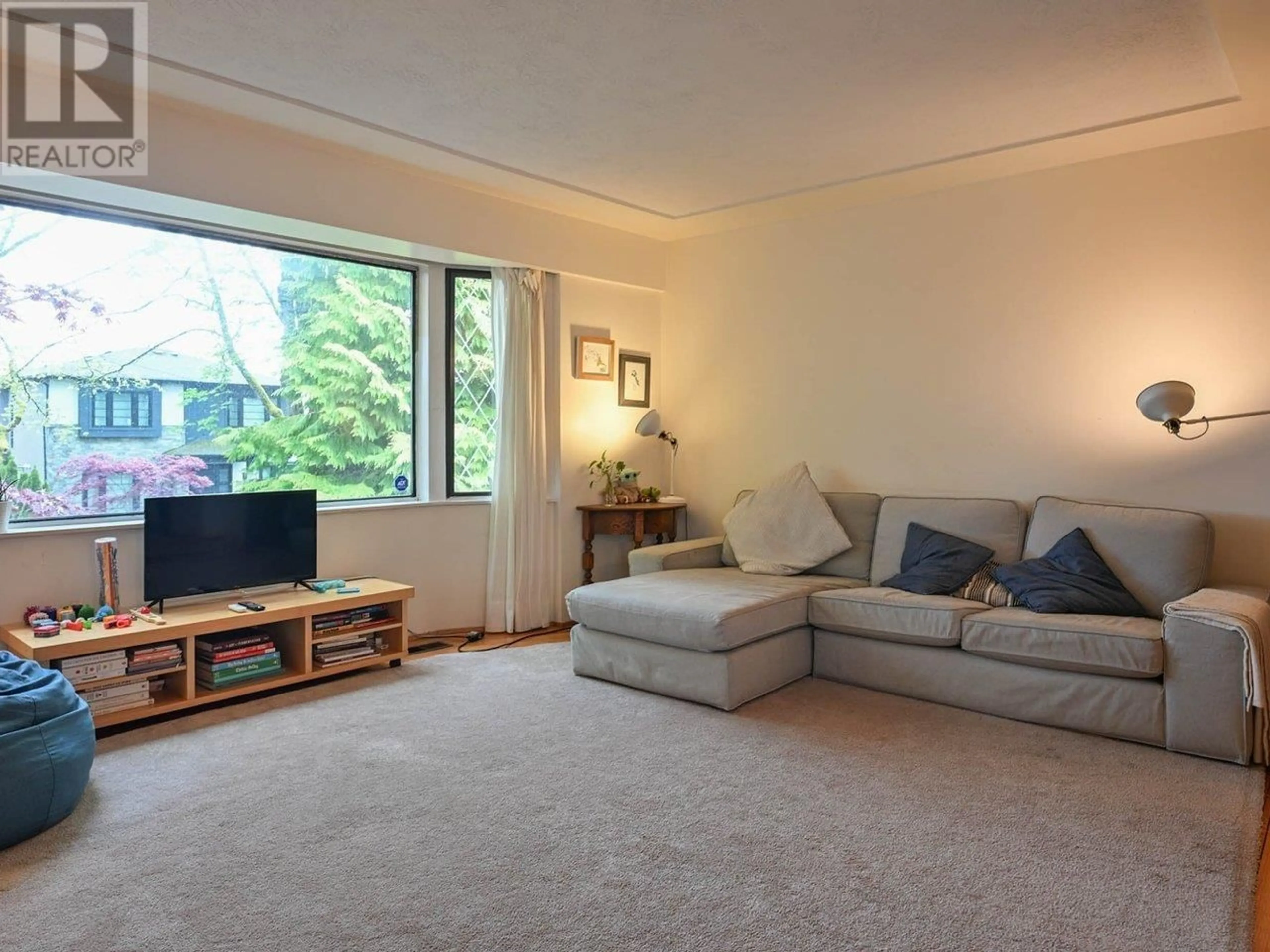 Living room with furniture, carpet floor for 4378 11TH AVENUE, Vancouver British Columbia V6R2M1
