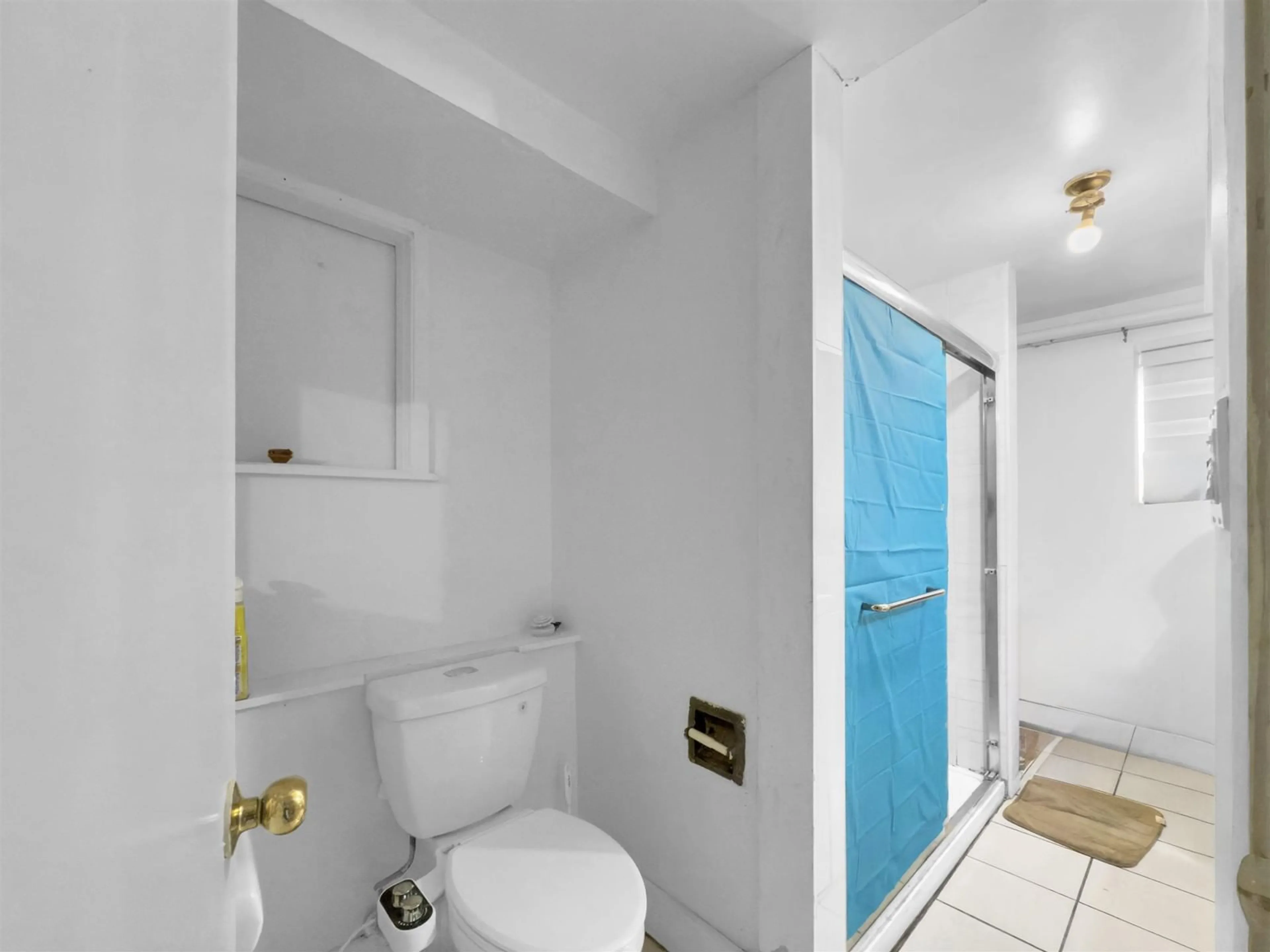 Standard bathroom, floor is not visible for 12429 99, Surrey British Columbia V3V2P1