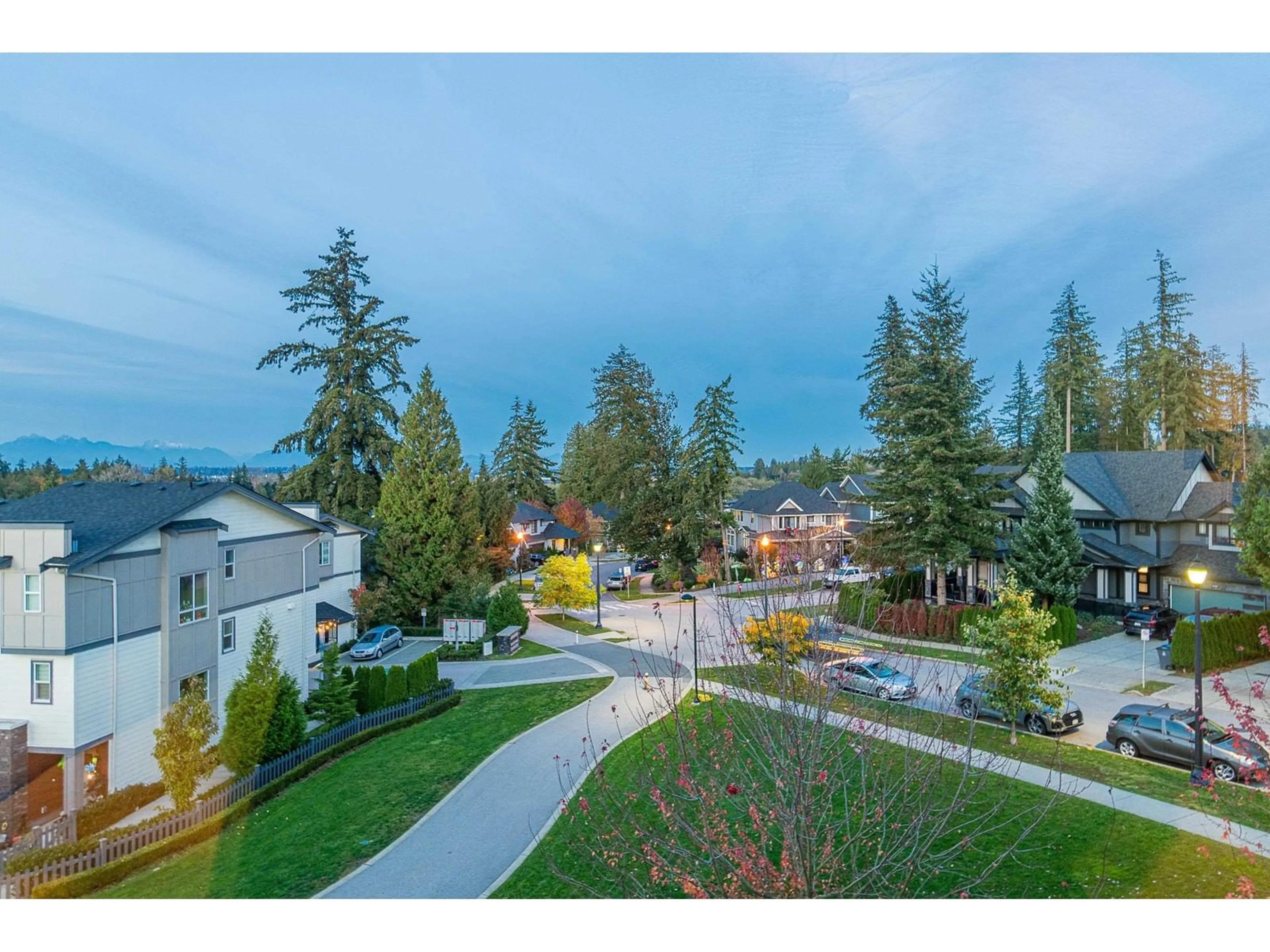 A pic from outside/outdoor area/front of a property/back of a property/a pic from drone, mountain view for 2 - 15633 MOUNTAIN VIEW, Surrey British Columbia V3Z0W8