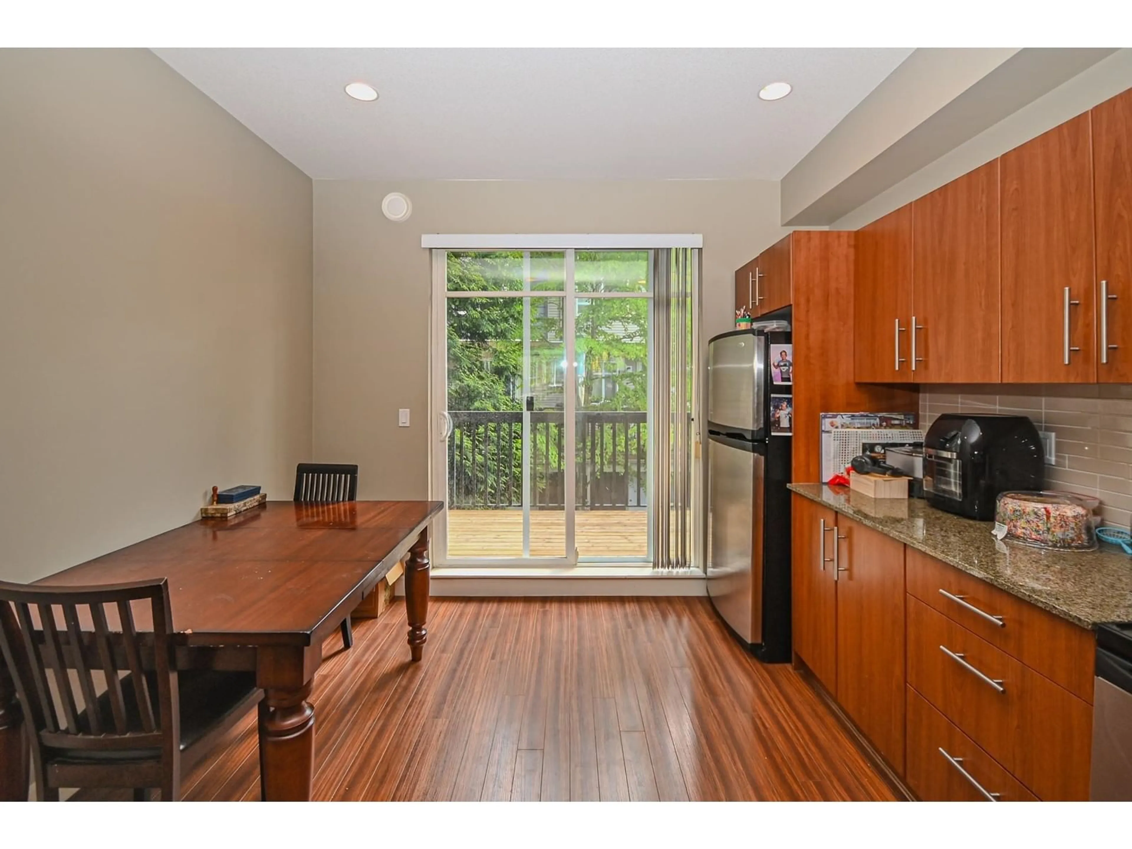 Standard kitchen, wood/laminate floor for 32 - 7088 191, Surrey British Columbia V4N0B4