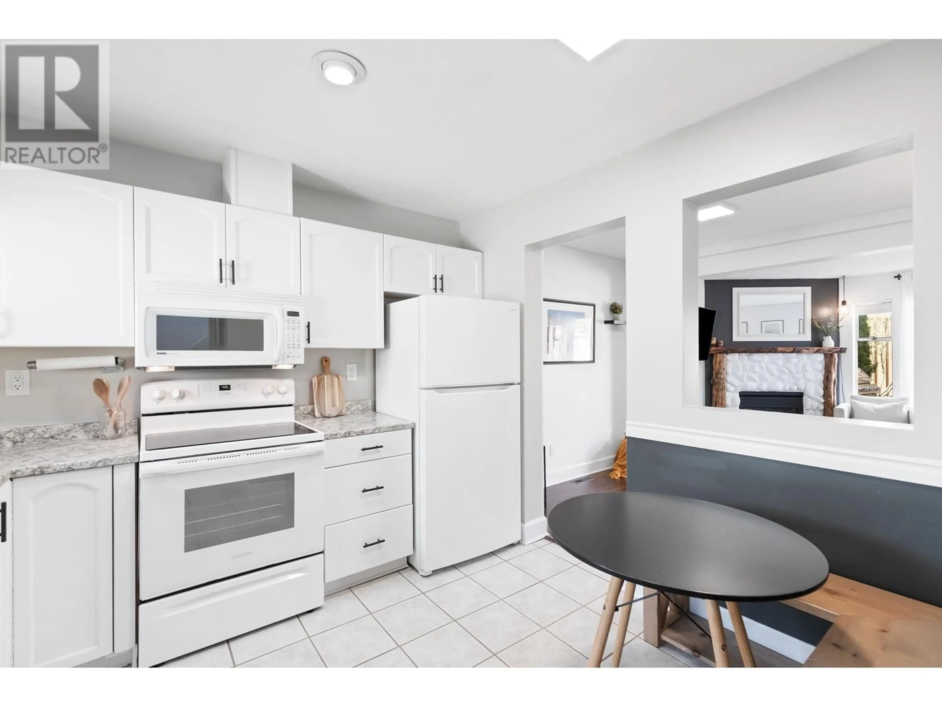 Standard kitchen, unknown for 303 - 20675 118 AVENUE, Maple Ridge British Columbia V2X0K4