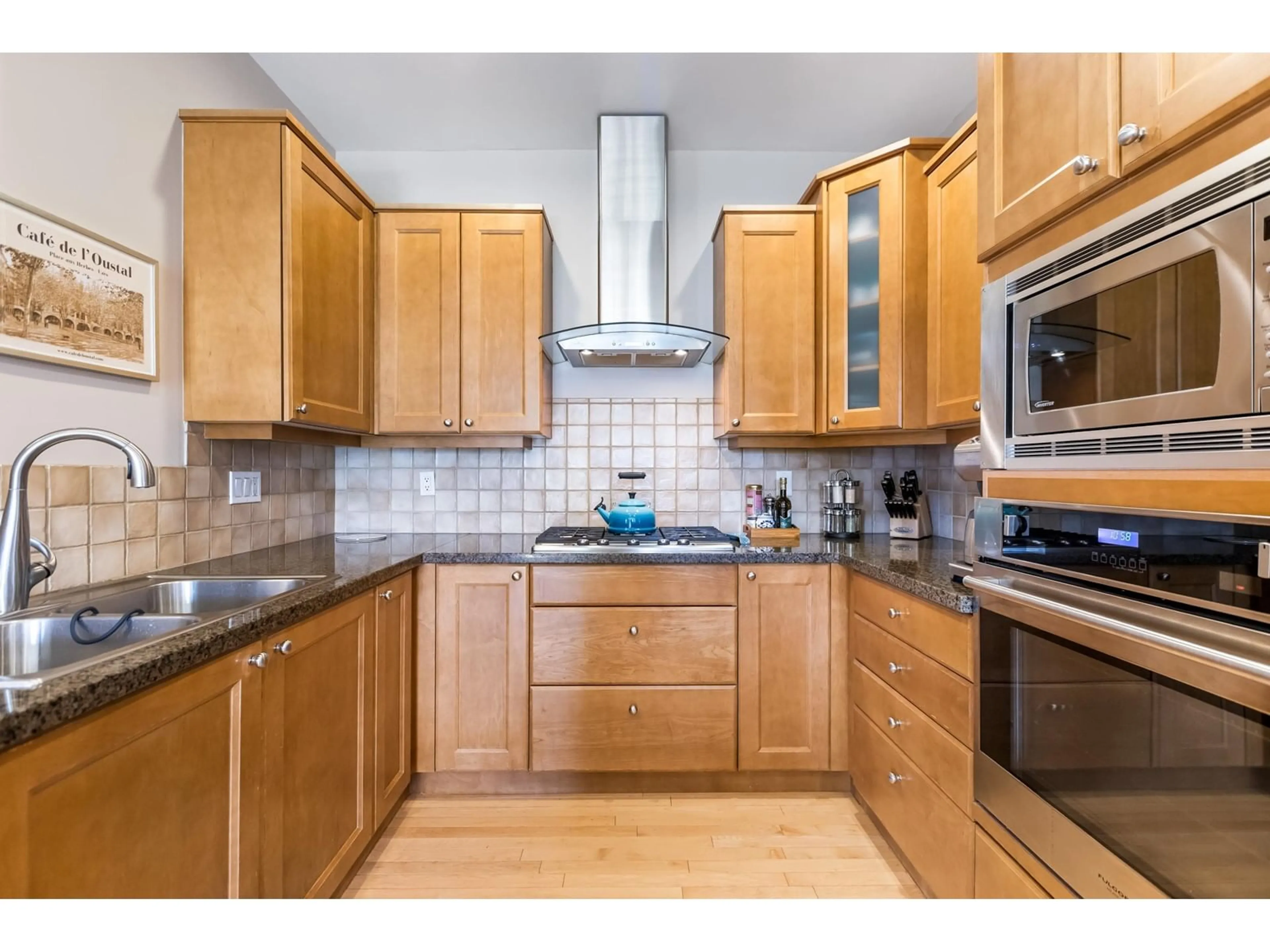 Standard kitchen, unknown for 48 - 16655 64, Surrey British Columbia V3S3V1