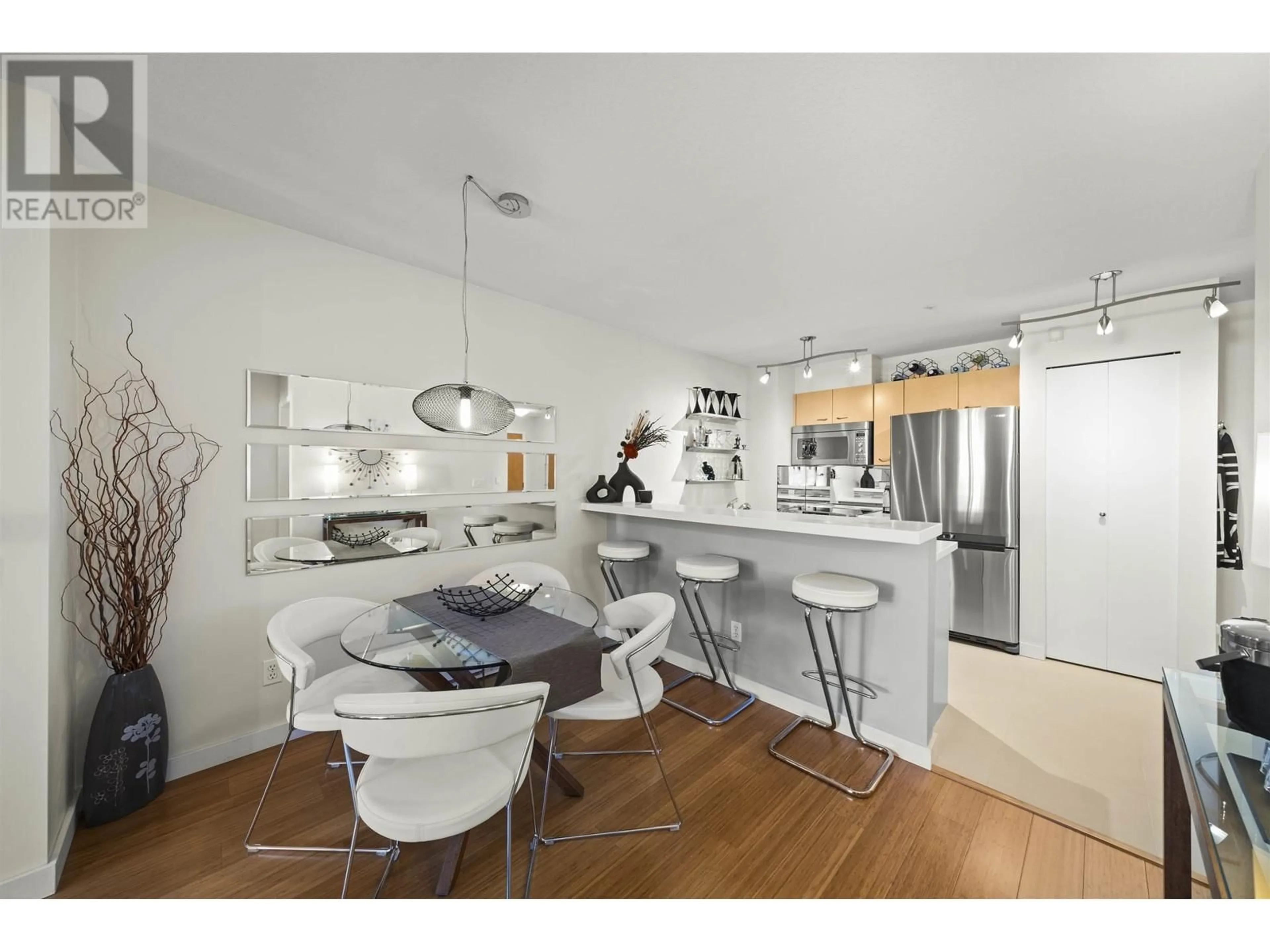 Open concept kitchen, unknown for 302 - 1011 W KING EDWARD AVENUE, Vancouver British Columbia V6H1Z3