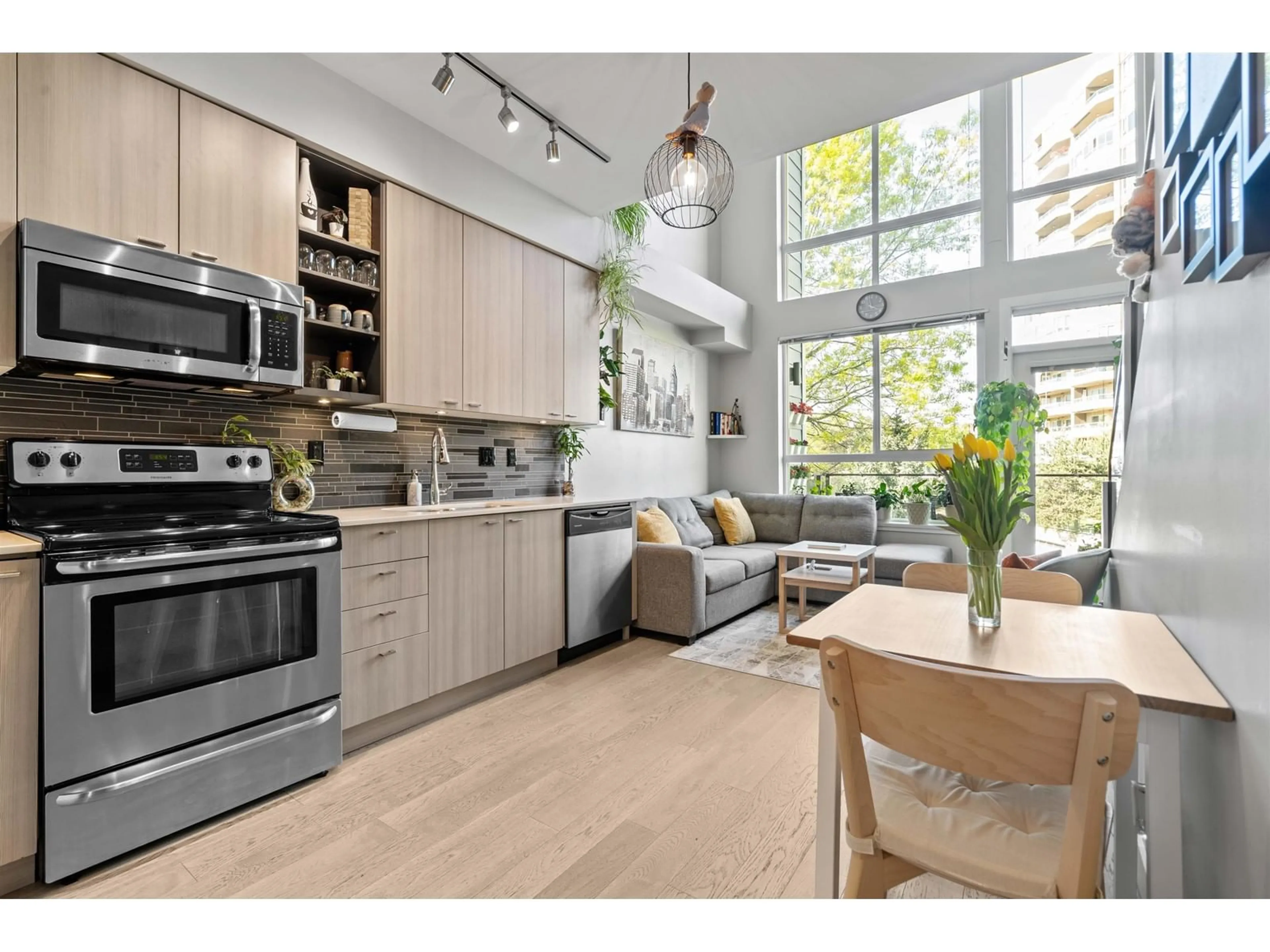 Open concept kitchen, unknown for 310 - 3090 GLADWIN, Abbotsford British Columbia V2T0G2
