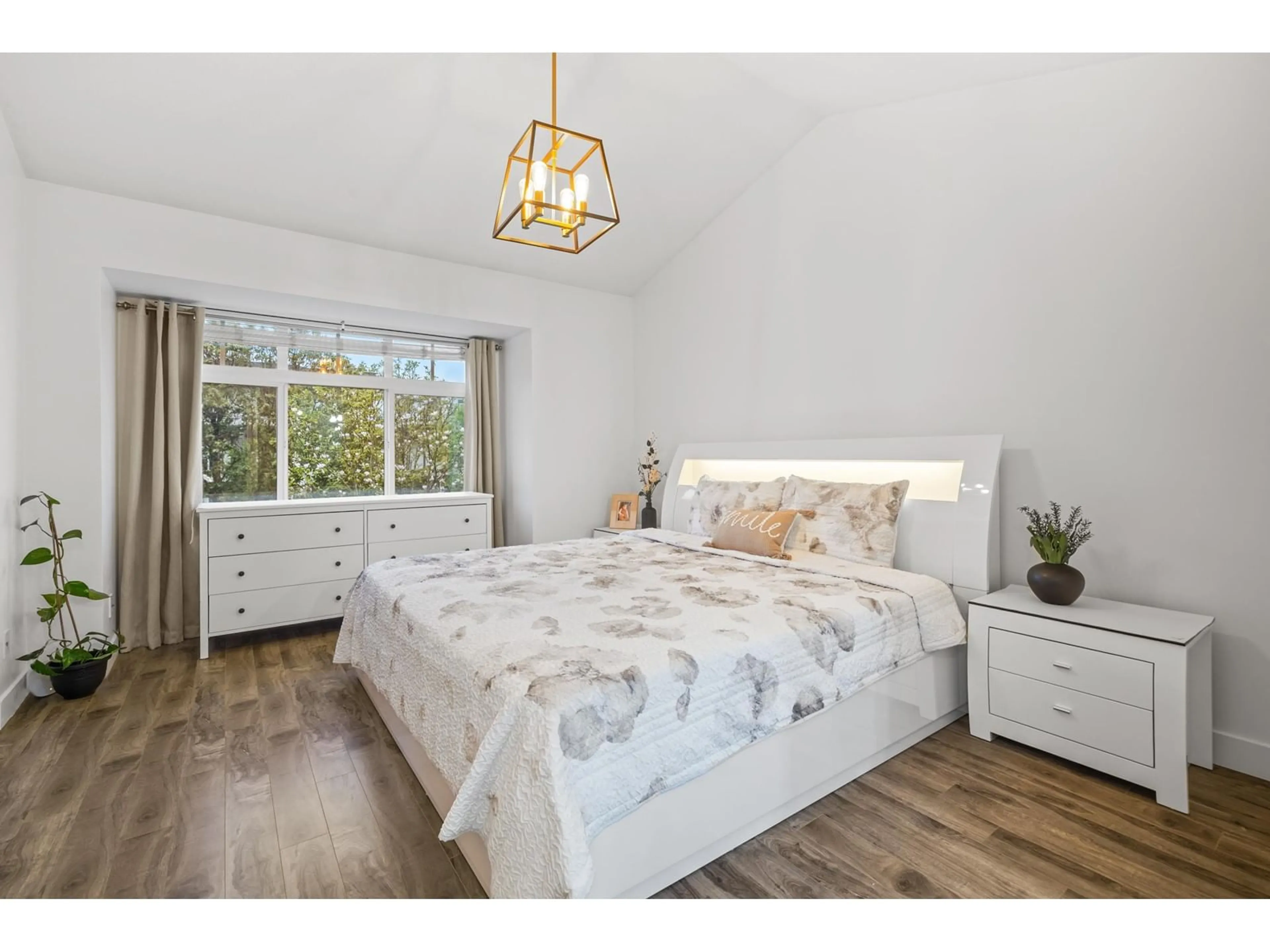 Bedroom with bed, wood/laminate floor for 4 - 19448 68, Surrey British Columbia V4N5V5
