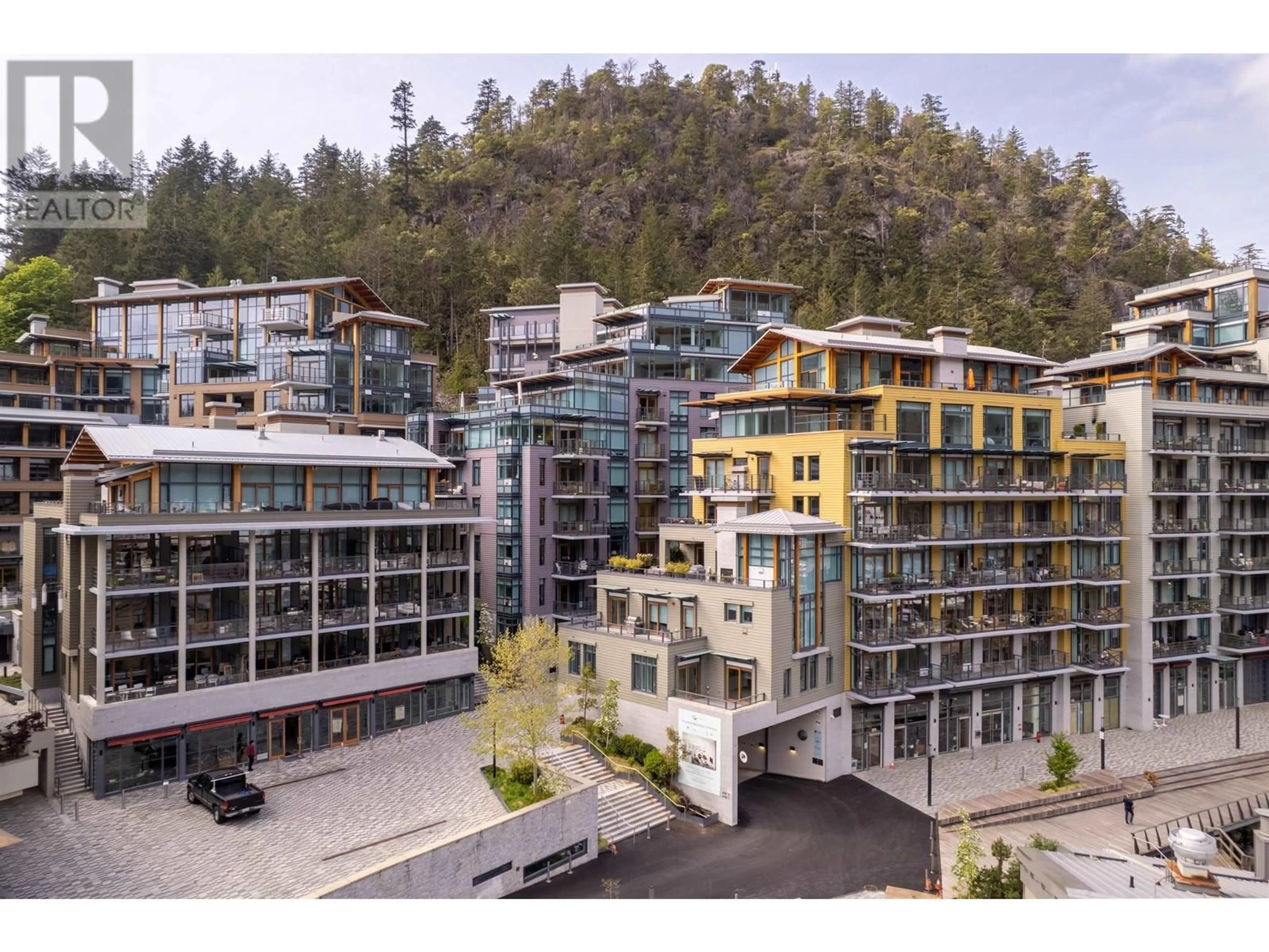 A pic from outside/outdoor area/front of a property/back of a property/a pic from drone, unknown for 404 - 6699 NELSON AVENUE, West Vancouver British Columbia V7W2B2