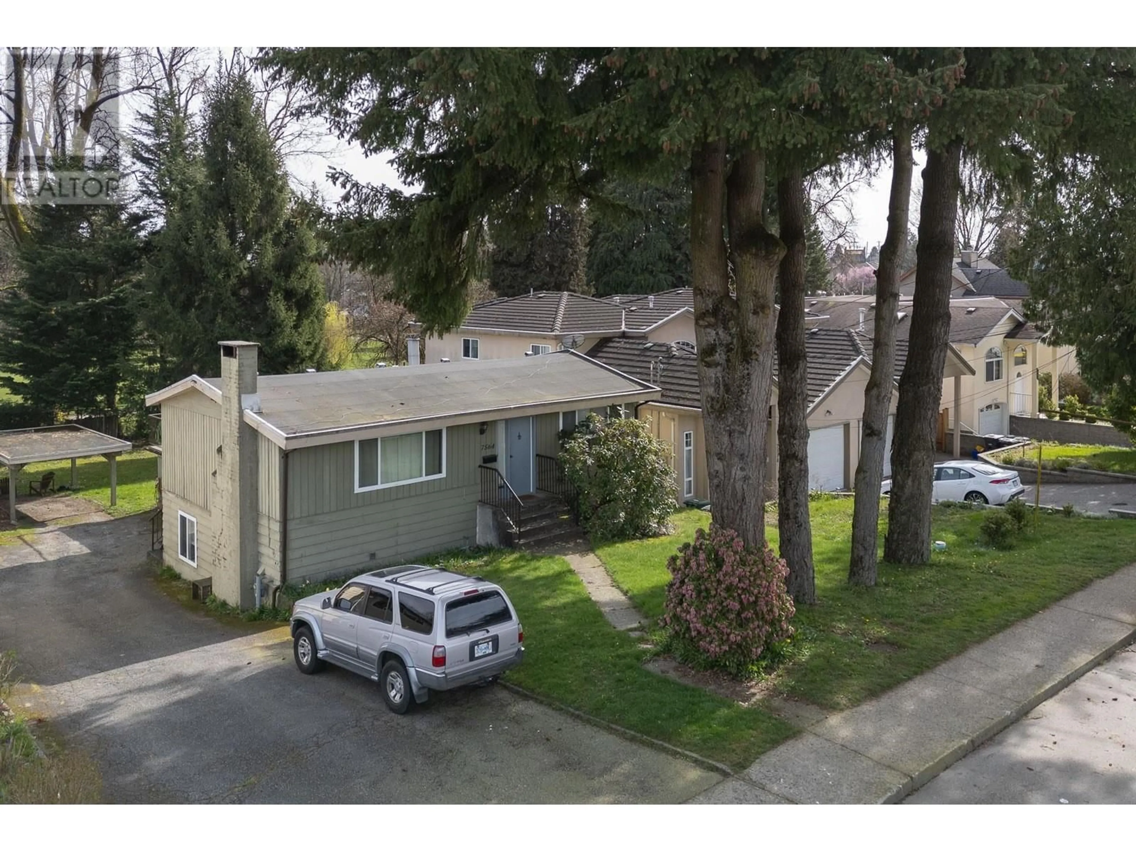 A pic from outside/outdoor area/front of a property/back of a property/a pic from drone, street for 7564 12TH AVENUE, Burnaby British Columbia V3N2K1