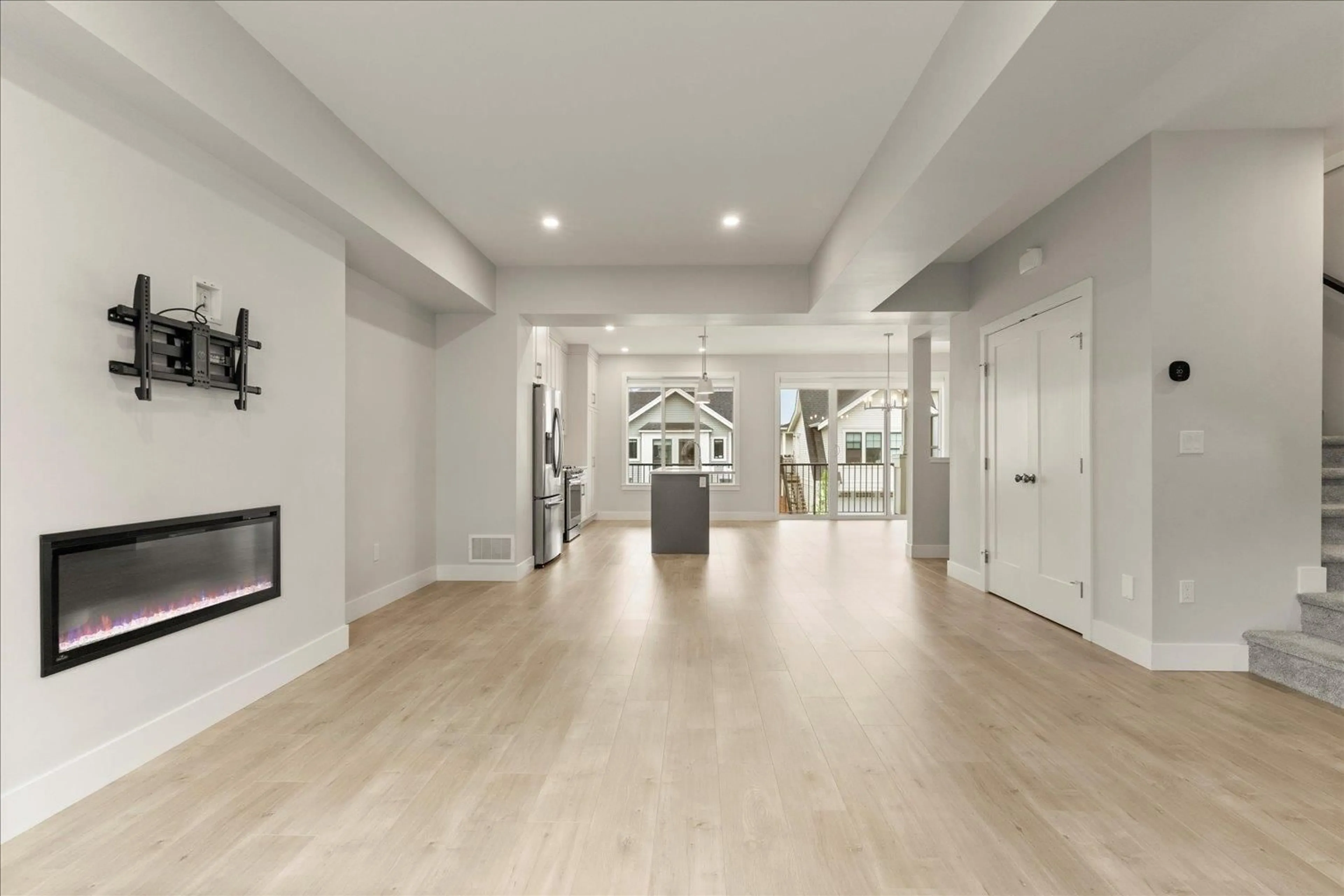 Indoor foyer for 8002 ELDERBERRY ROAD, Chilliwack British Columbia V2R6G6