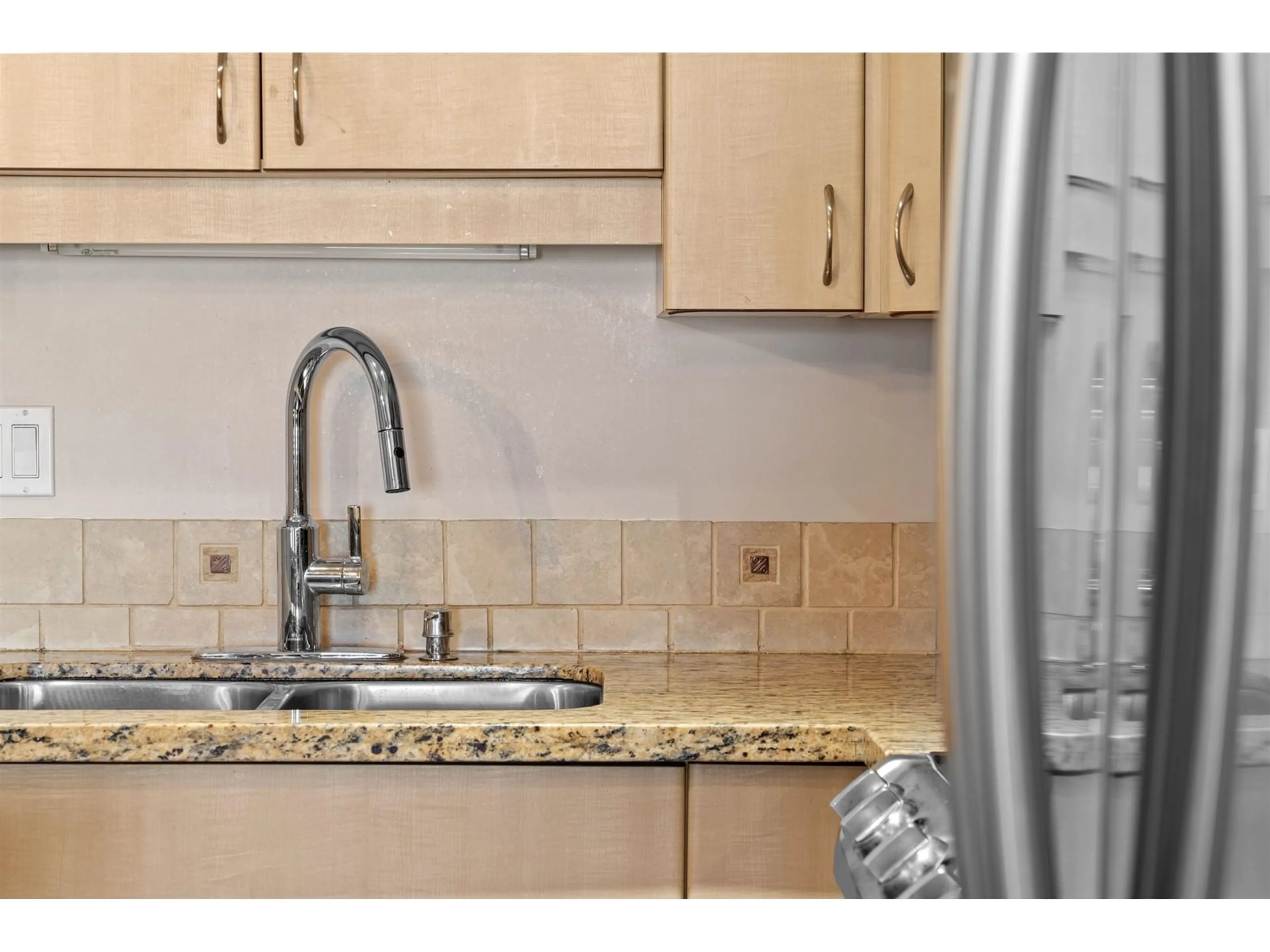 Standard kitchen, ceramic/tile floor for 217 - 19774 56, Langley British Columbia V3A3X6