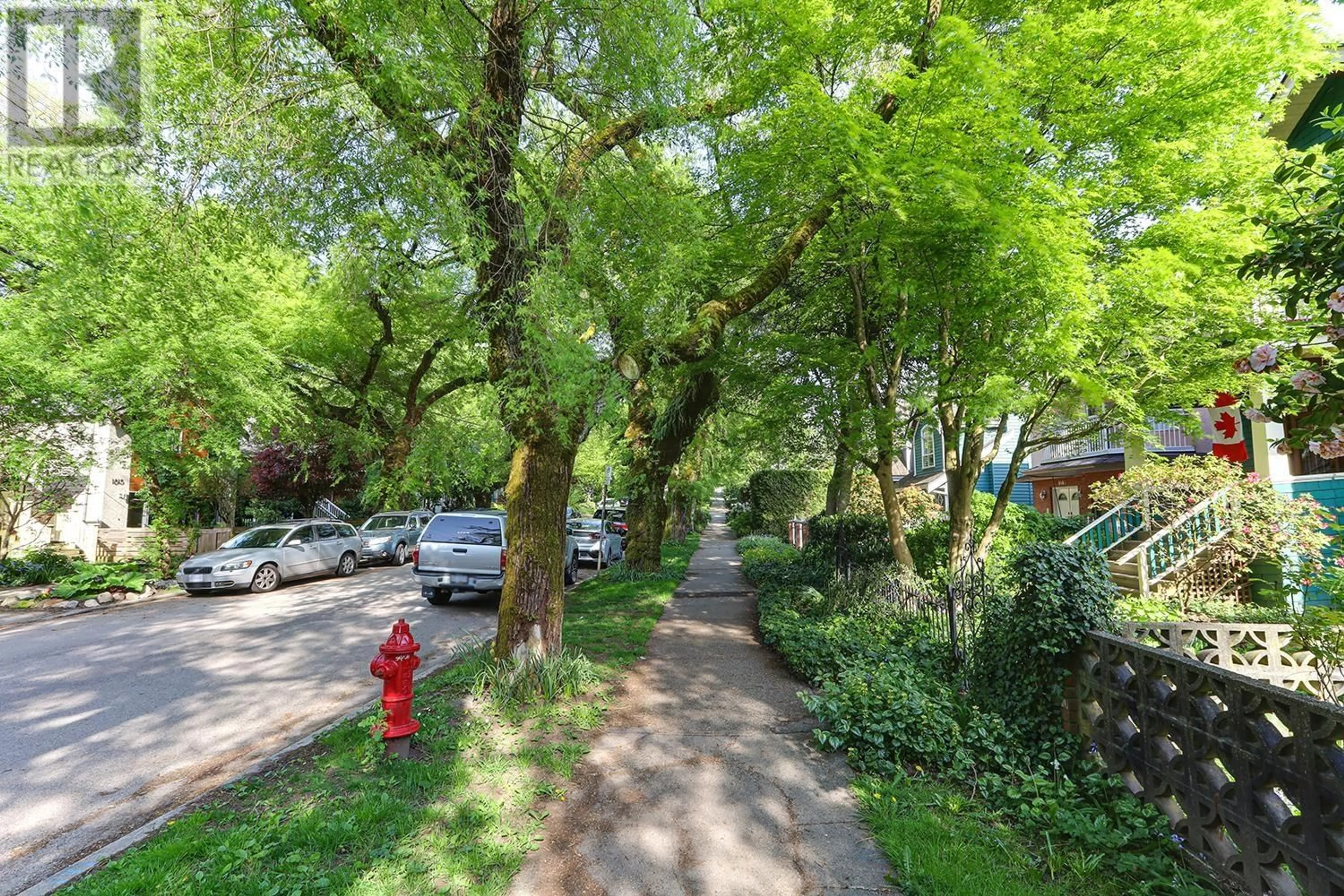 A pic from outside/outdoor area/front of a property/back of a property/a pic from drone, street for 1794 6TH AVENUE, Vancouver British Columbia V5N1P5