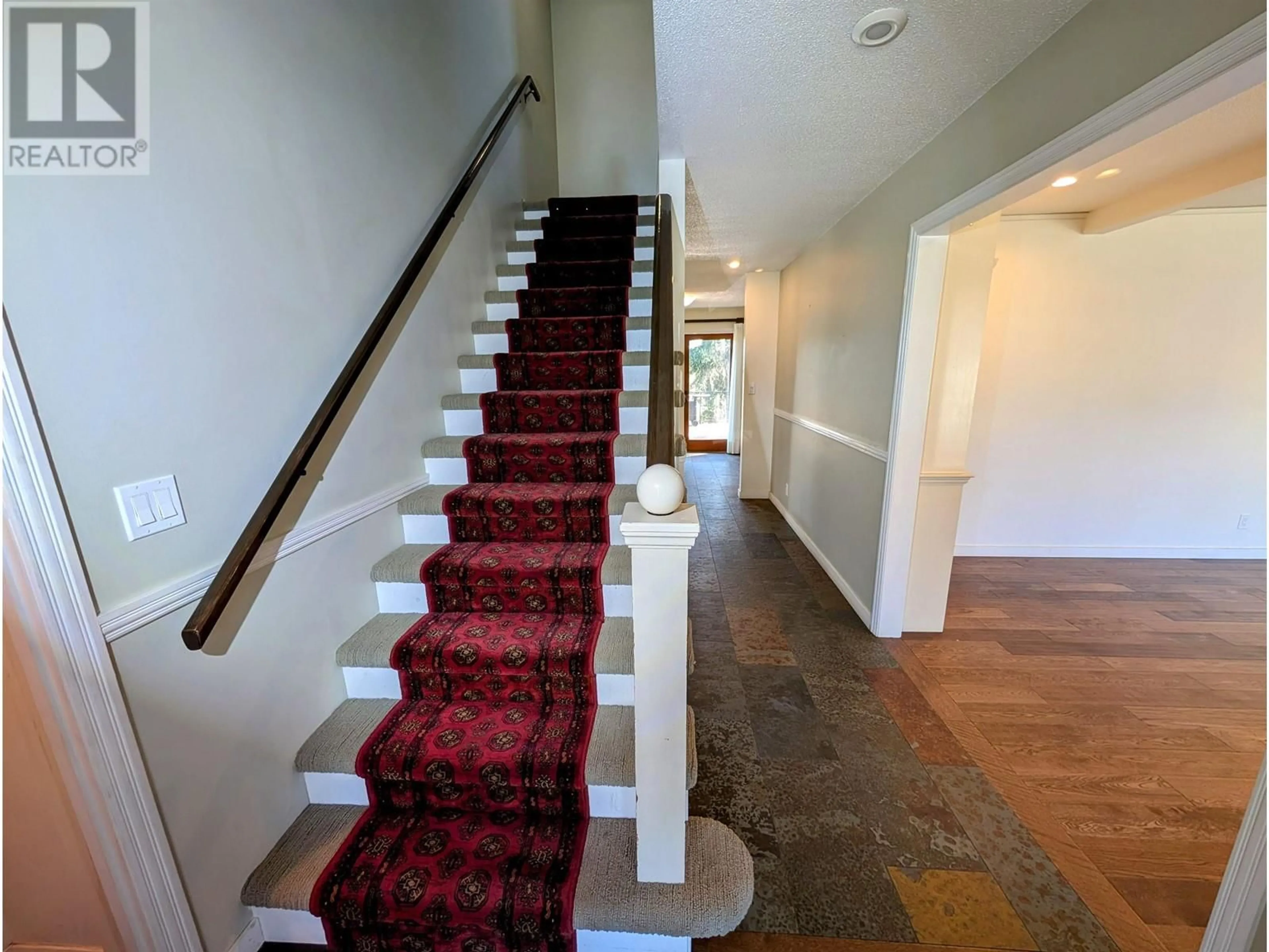 Indoor foyer for 1602 EDMONTON STREET, Prince George British Columbia V2M1X4