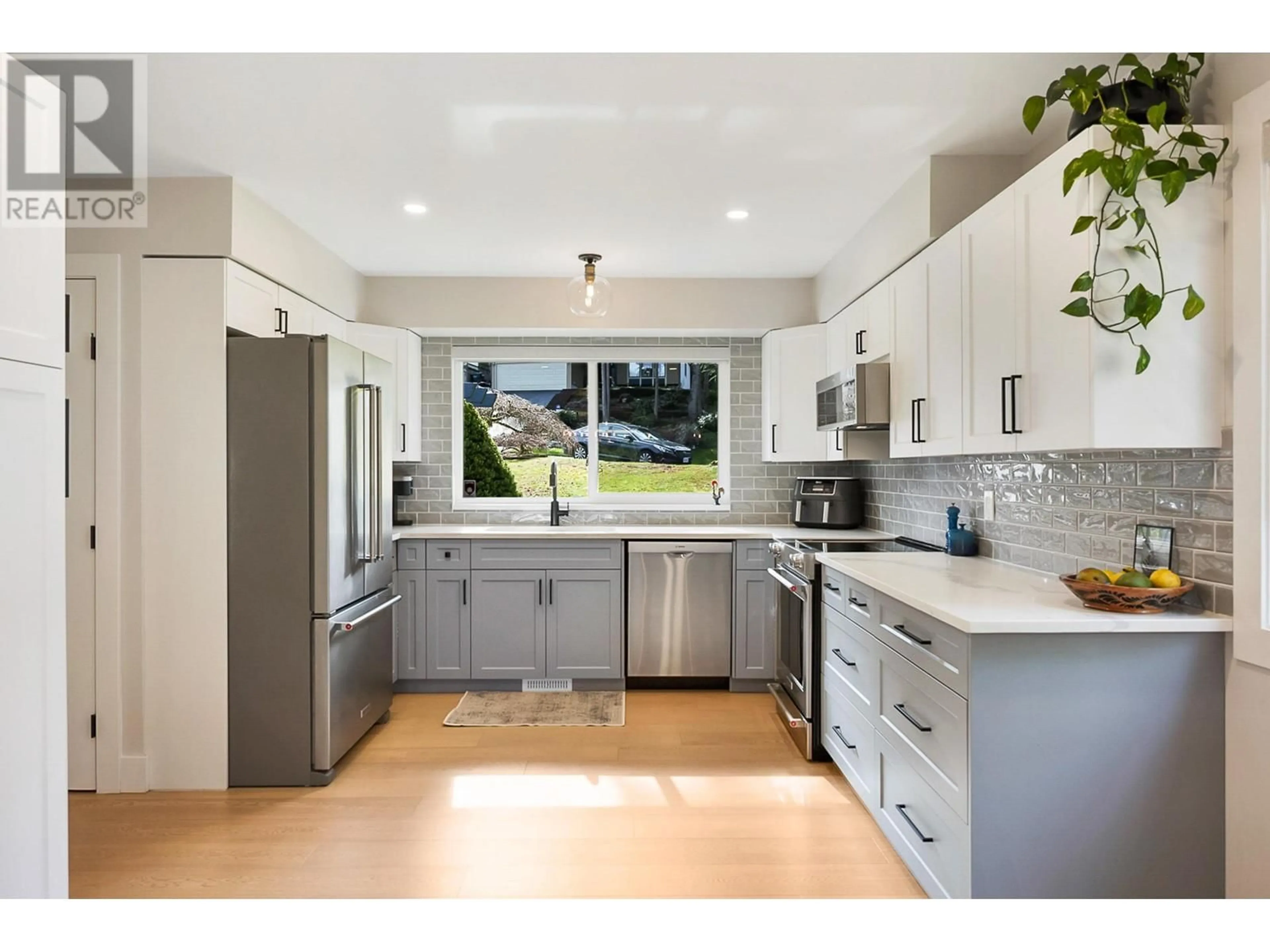 Open concept kitchen, unknown for 2609 HAWSER AVENUE, Coquitlam British Columbia V3C4C9