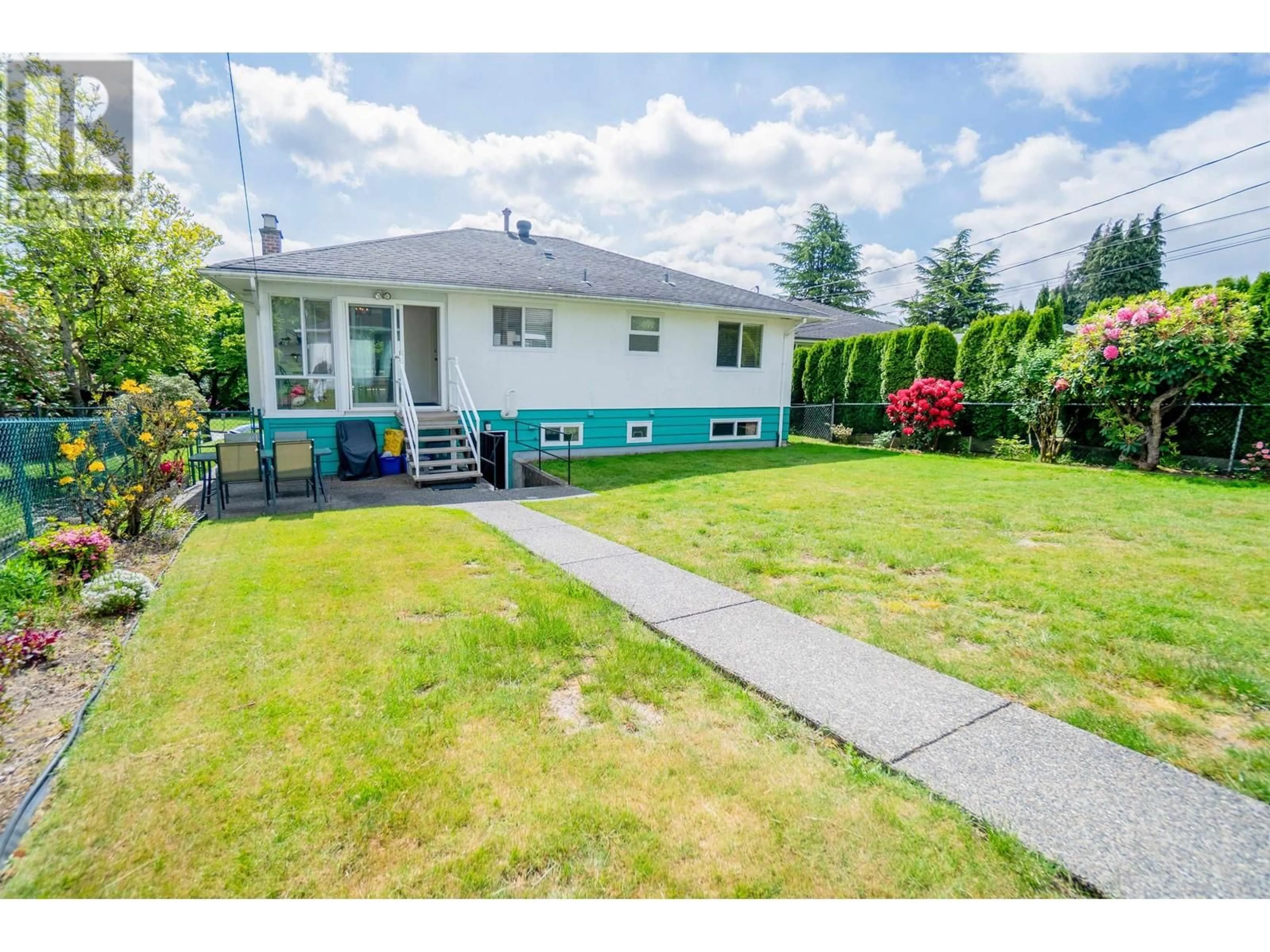 A pic from outside/outdoor area/front of a property/back of a property/a pic from drone, street for 7895 ELLIOTT STREET, Vancouver British Columbia V5S2P1
