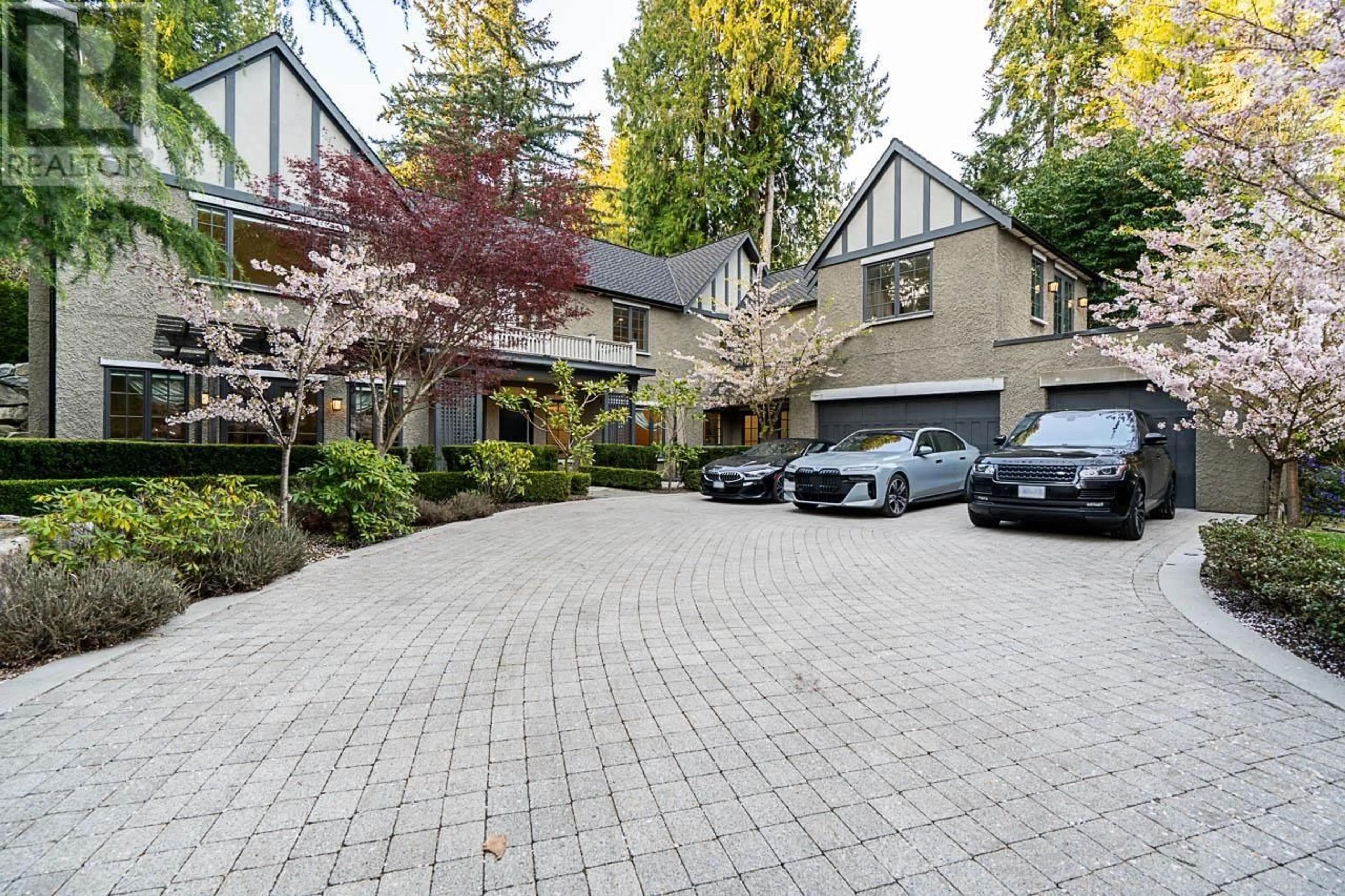 Patio, street for 4035 MARINE DRIVE, West Vancouver British Columbia V7V1N7