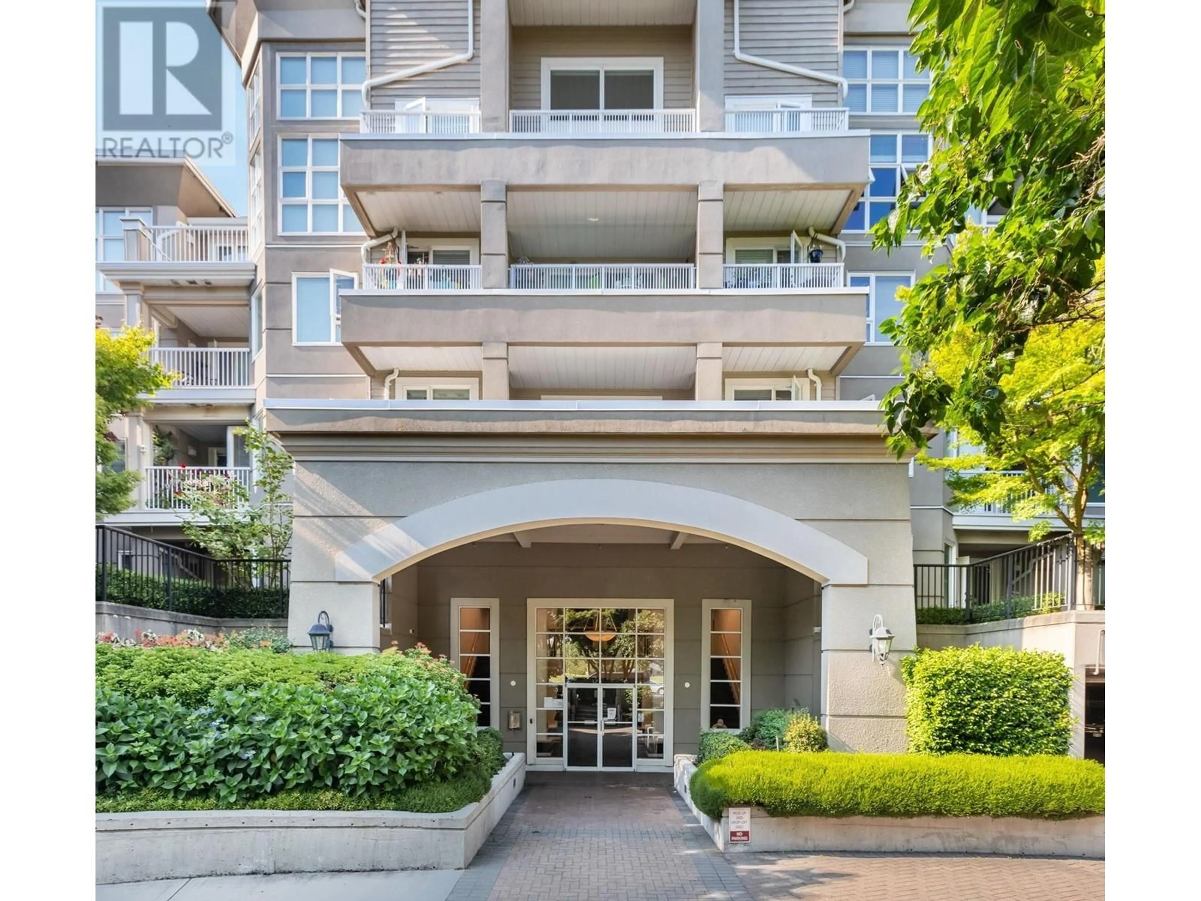 Indoor foyer for 403 - 5888 DOVER CRESCENT, Richmond British Columbia V7C5R9