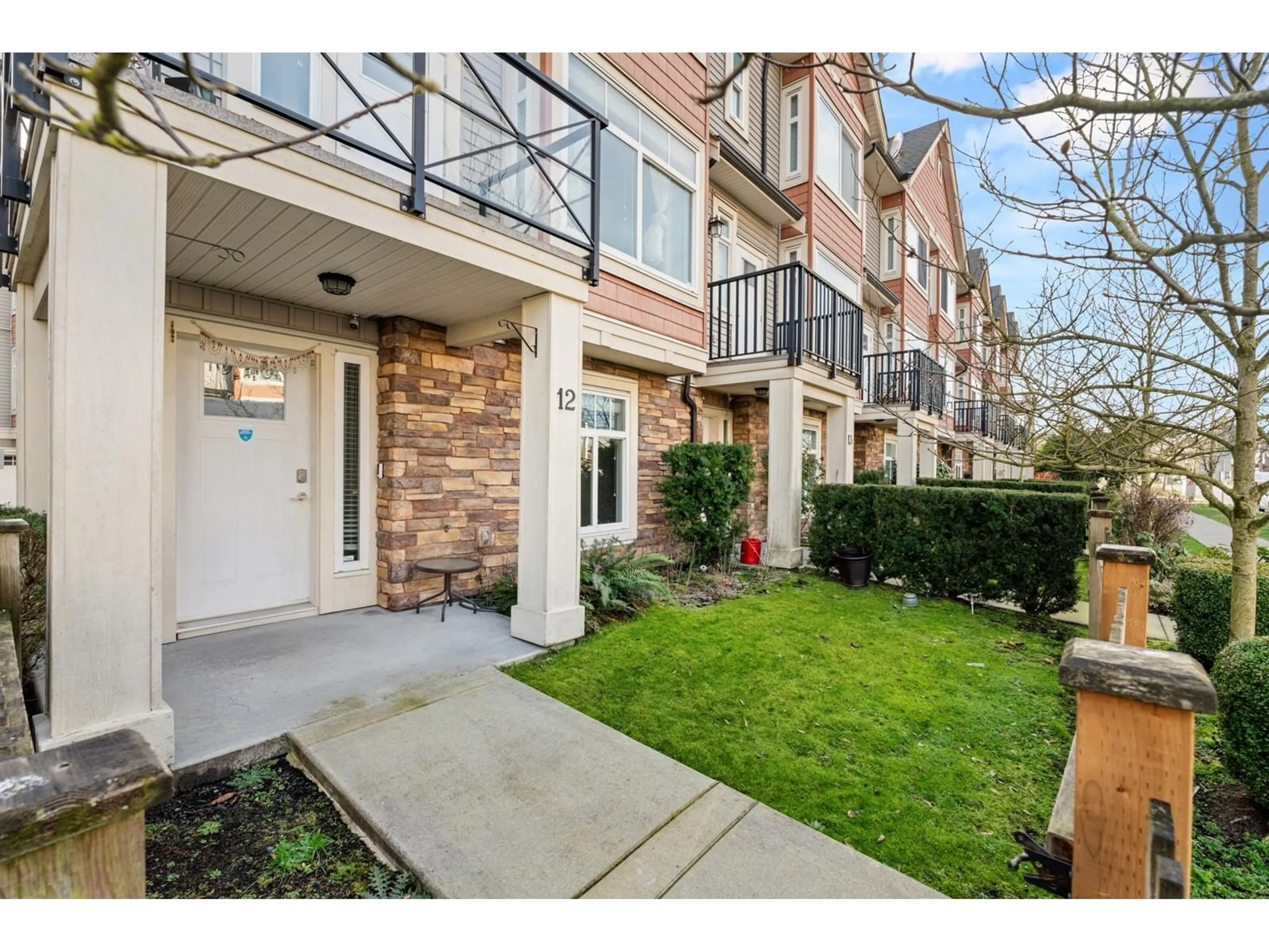Patio, street for 12 - 12092 70, Surrey British Columbia V3W1A6
