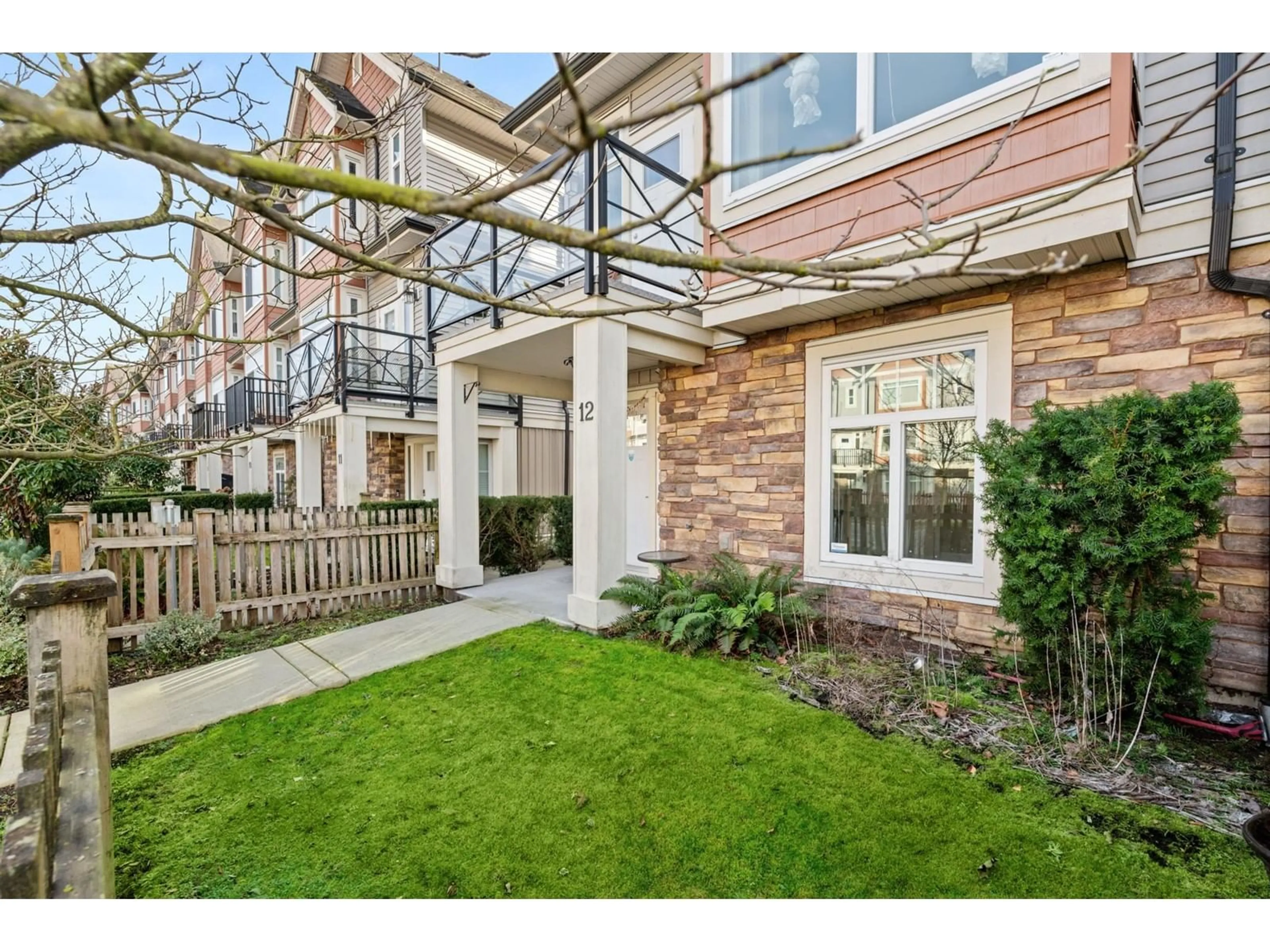 Patio, street for 12 - 12092 70, Surrey British Columbia V3W1A6