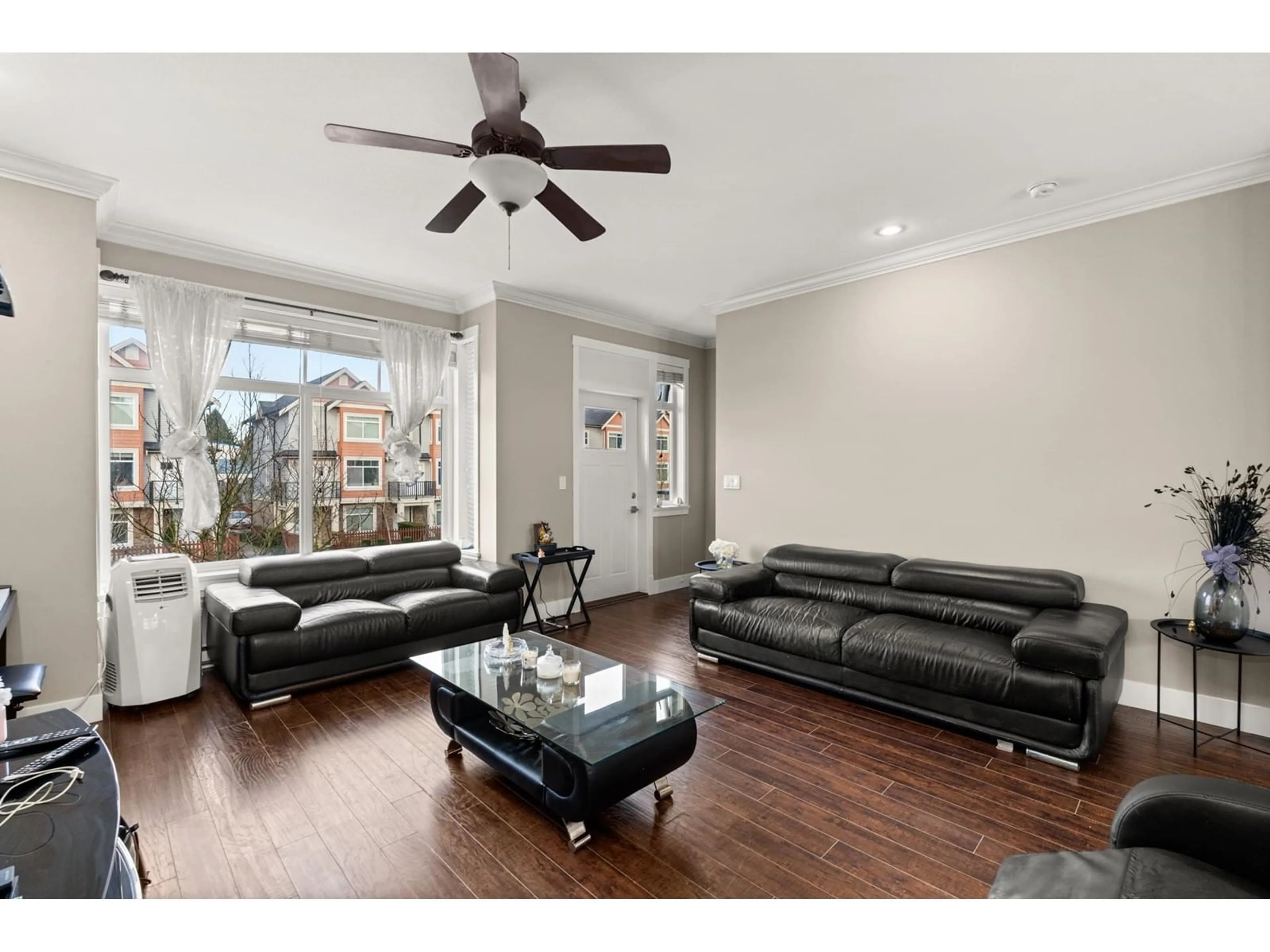 Living room with furniture, unknown for 12 - 12092 70, Surrey British Columbia V3W1A6