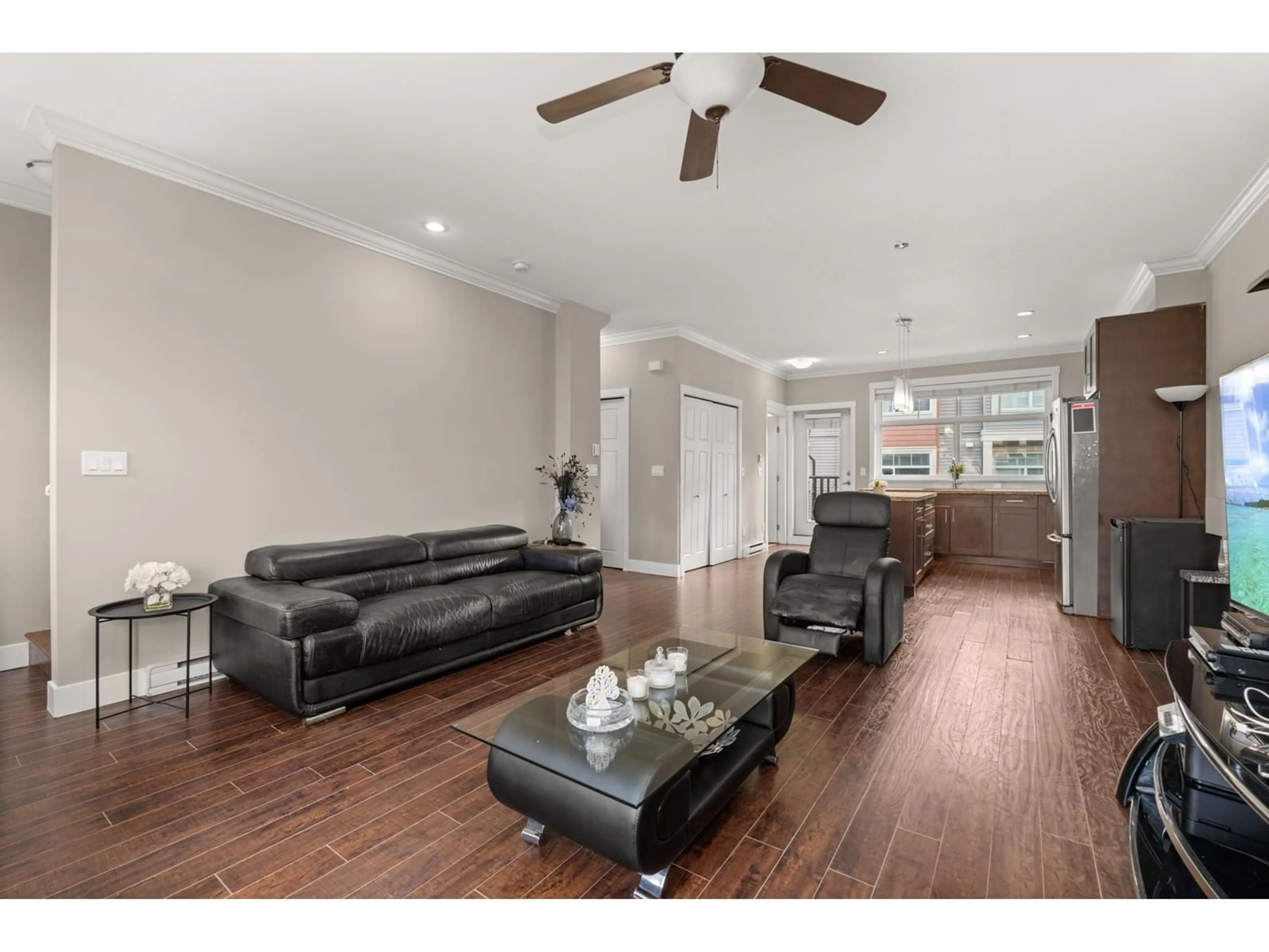Living room with furniture, unknown for 12 - 12092 70, Surrey British Columbia V3W1A6