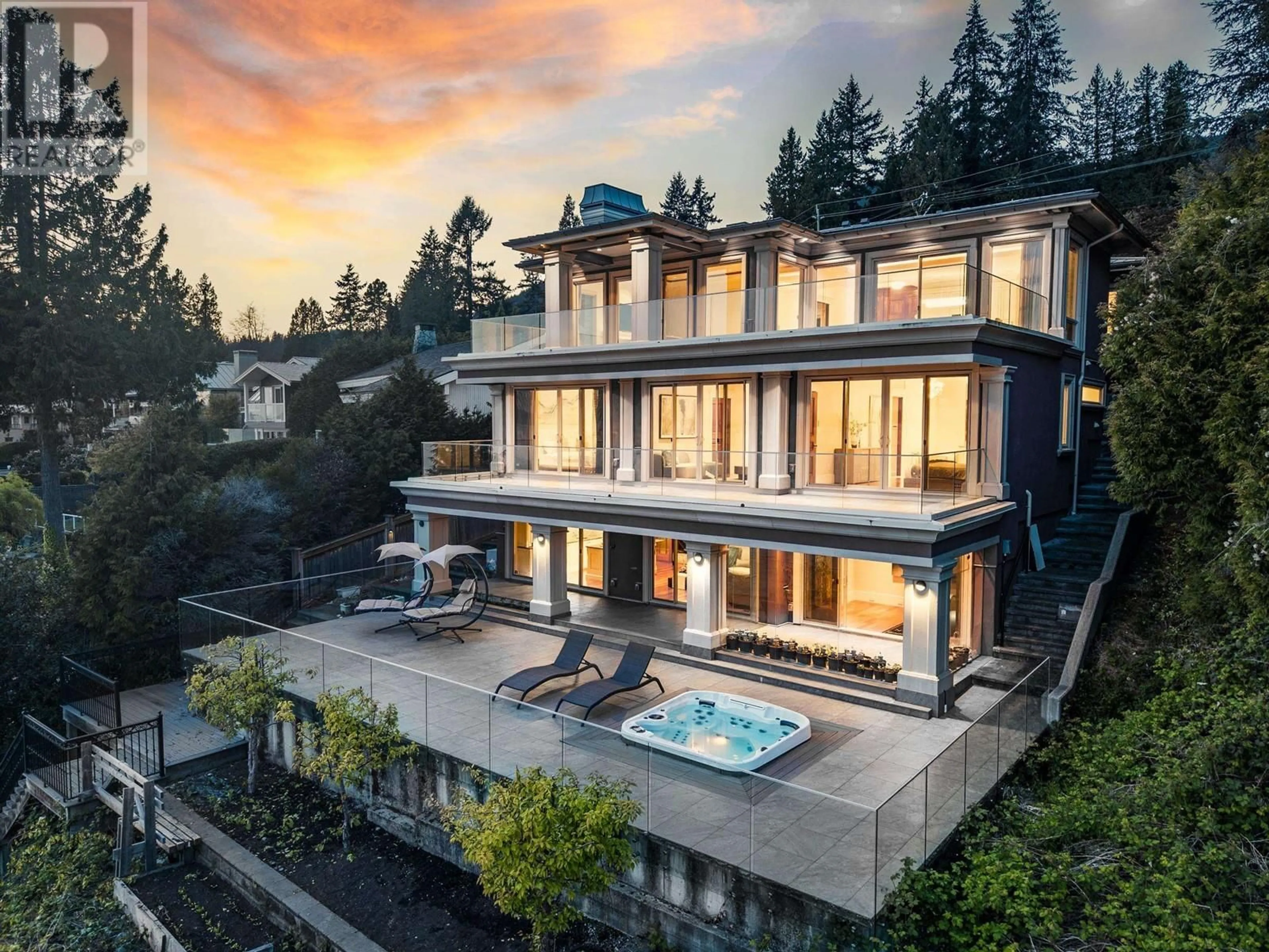 A pic from outside/outdoor area/front of a property/back of a property/a pic from drone, mountain view for 3008 PROCTER AVENUE, West Vancouver British Columbia V7V1G1