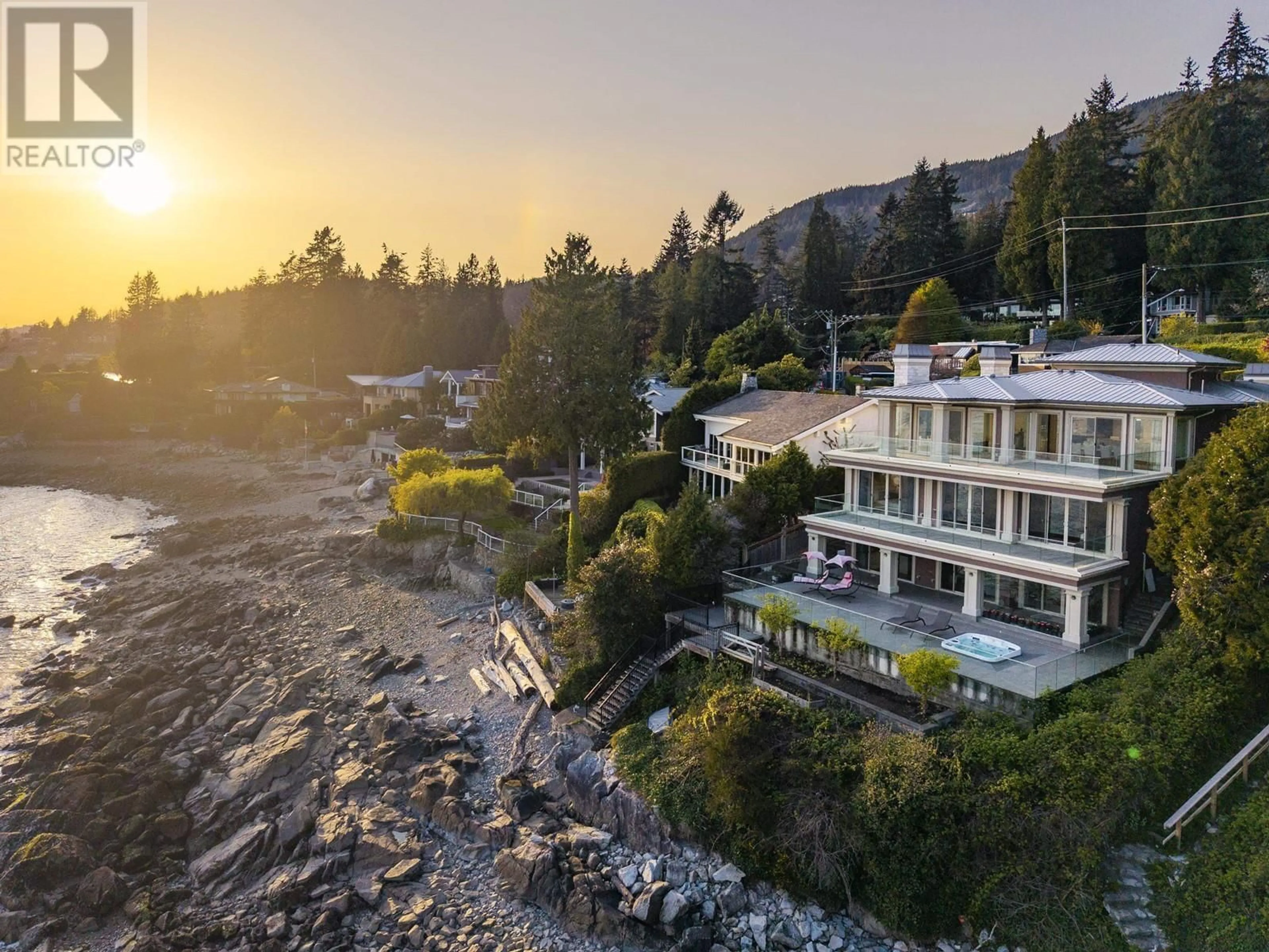 A pic from outside/outdoor area/front of a property/back of a property/a pic from drone, water/lake/river/ocean view for 3008 PROCTER AVENUE, West Vancouver British Columbia V7V1G1