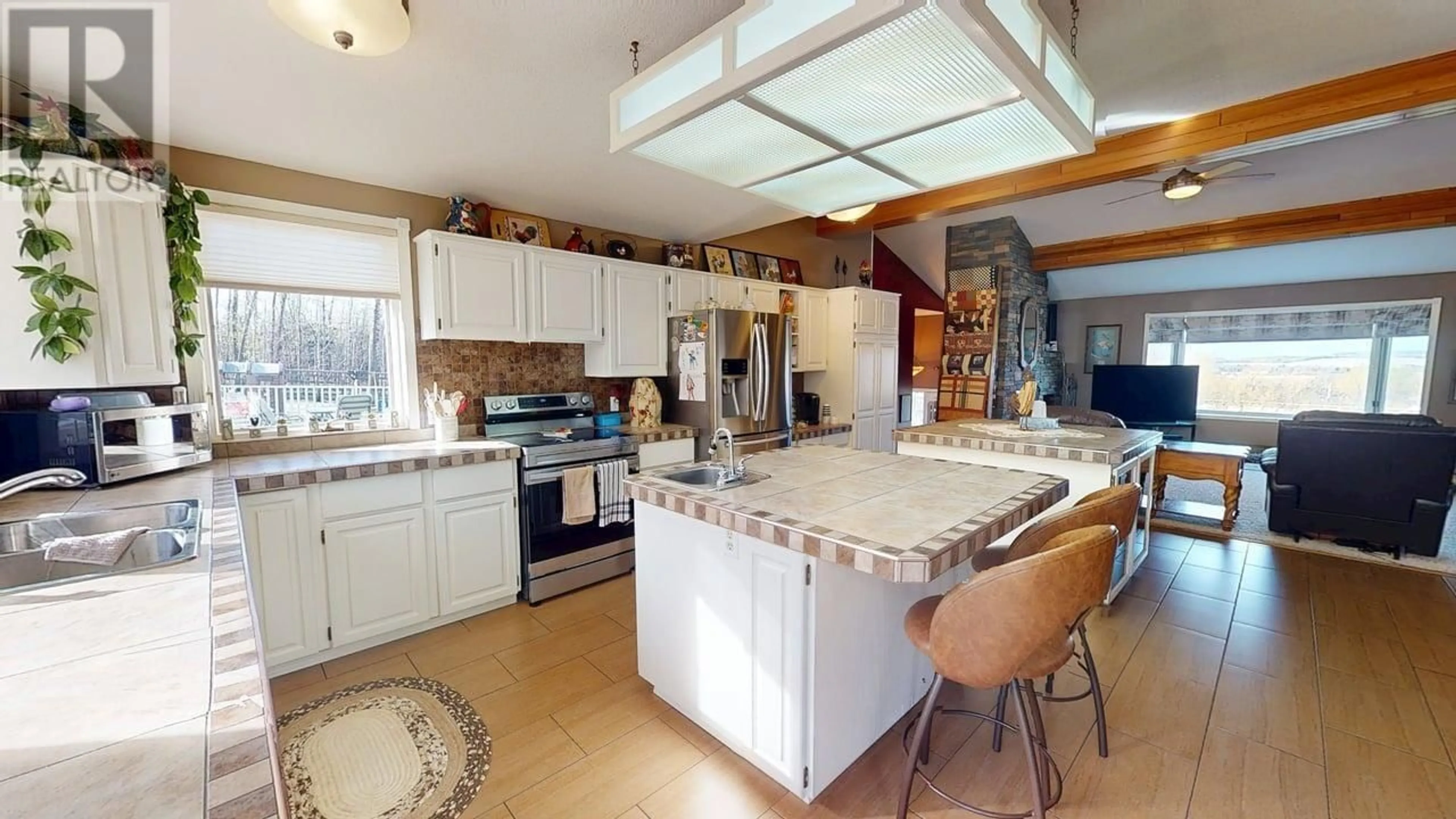 Open concept kitchen, unknown for 12207 244 ROAD, Fort St. John British Columbia V1J4J3