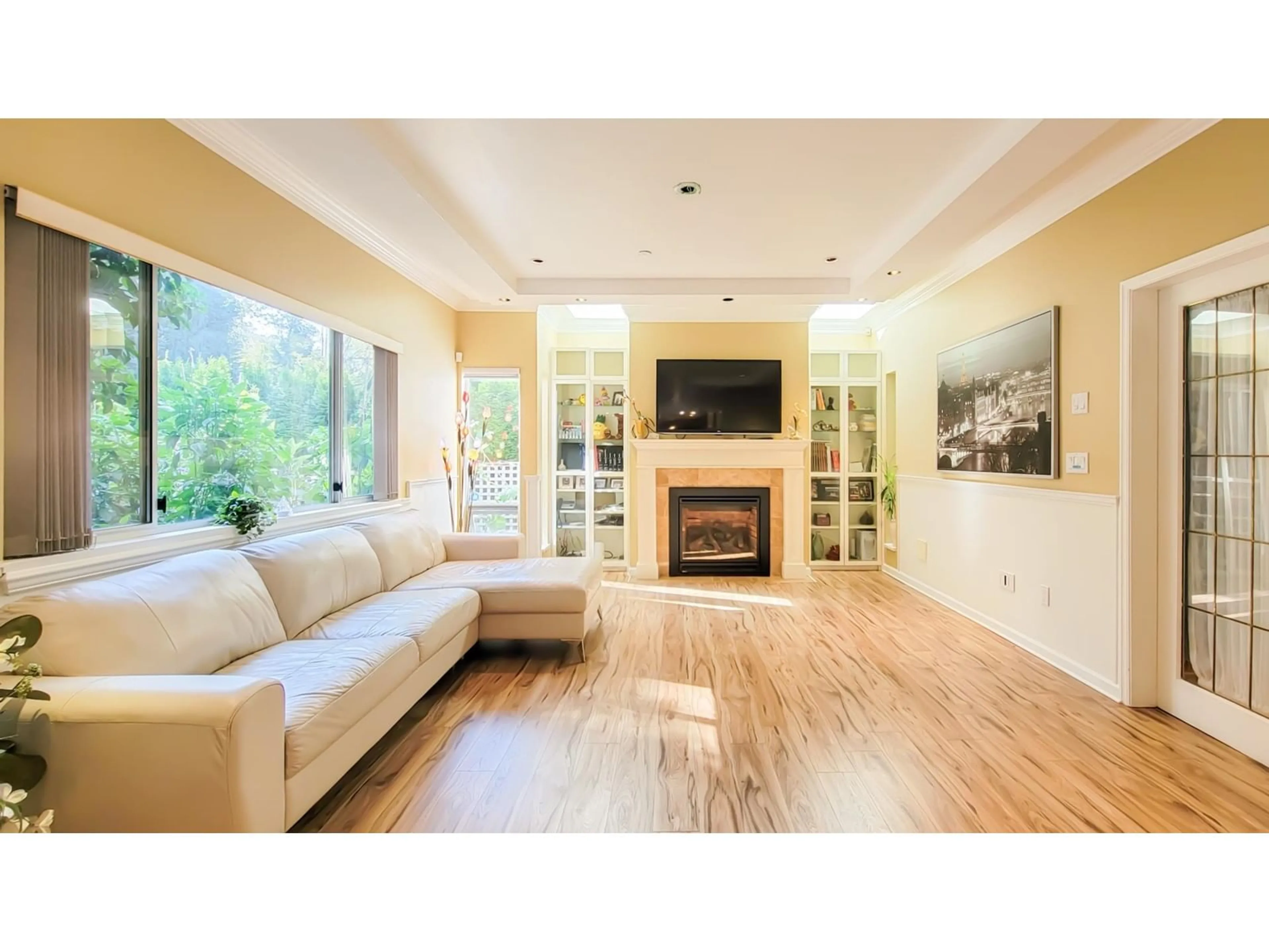 Living room with furniture, wood/laminate floor for 2198 129B, Surrey British Columbia V4A7N6