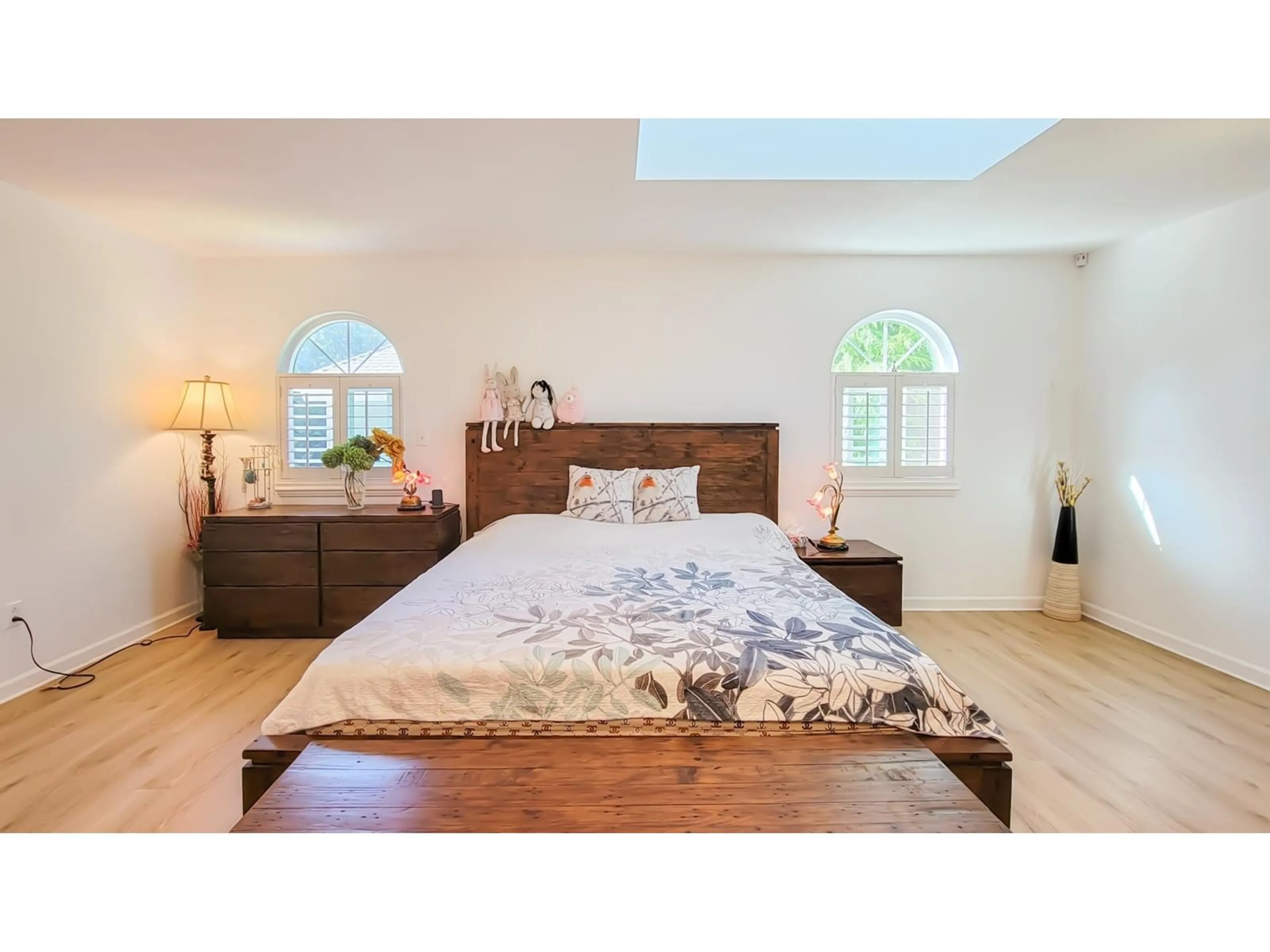 Bedroom with bed, wood/laminate floor for 2198 129B, Surrey British Columbia V4A7N6