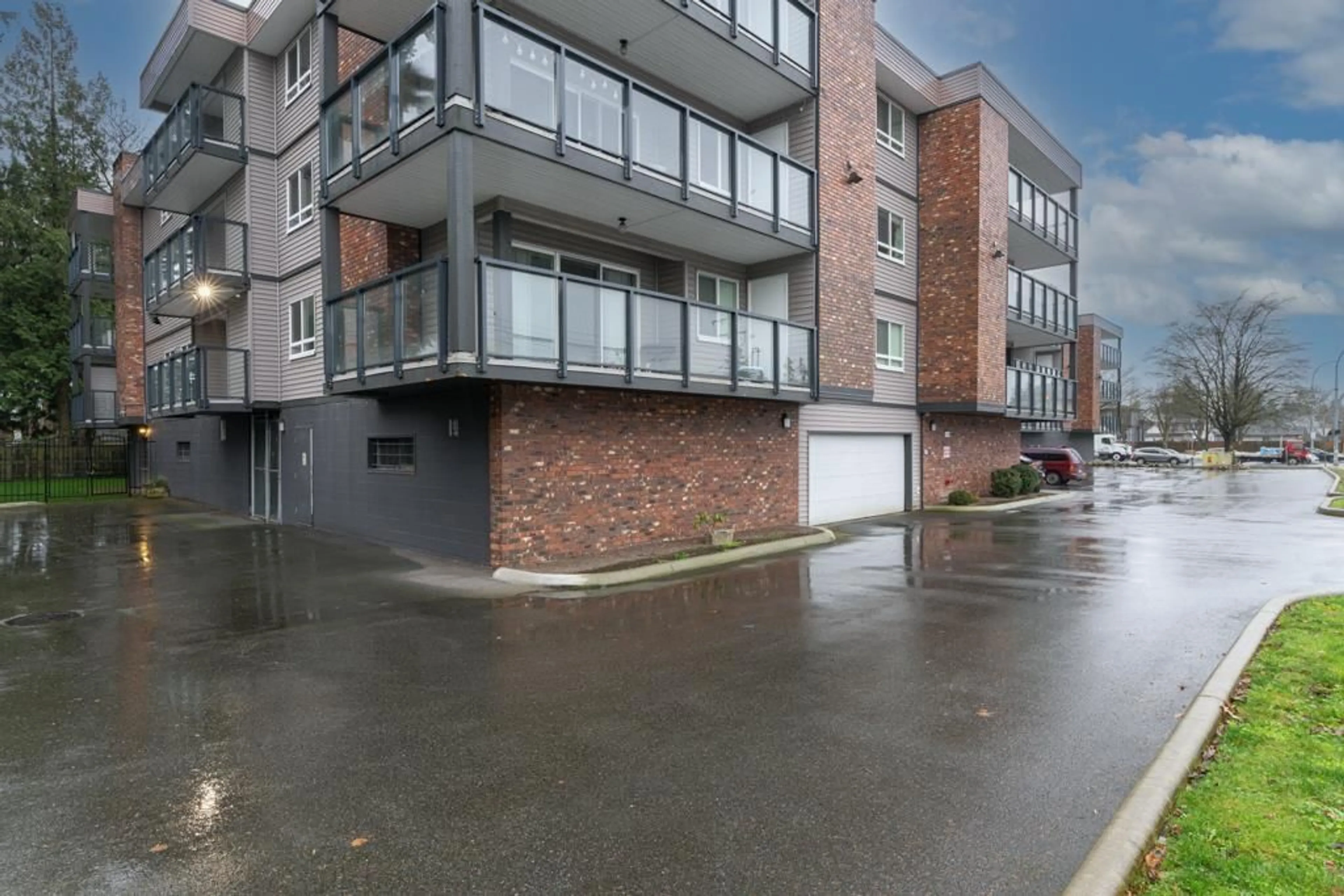 A pic from outside/outdoor area/front of a property/back of a property/a pic from drone, street for 107 - 32040 PEARDONVILLE, Abbotsford British Columbia V2T6N8