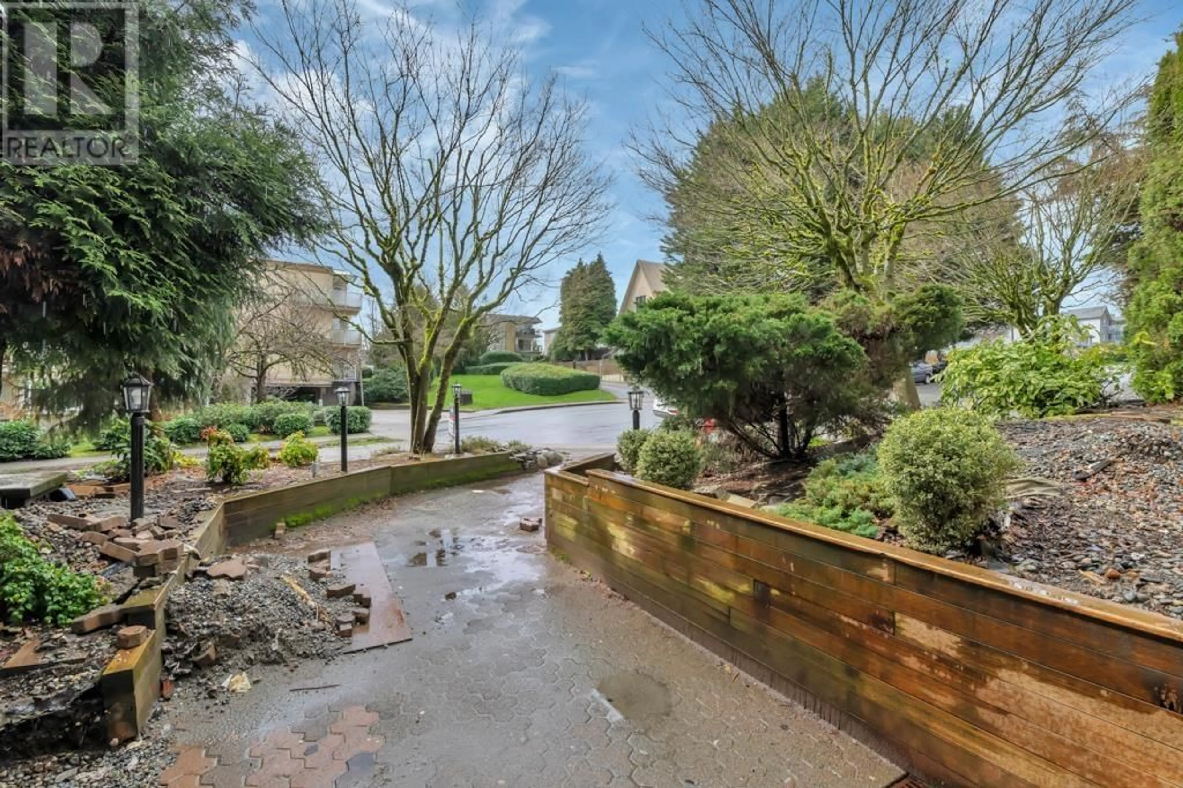 Patio, water/lake/river/ocean view for 109 - 3883 LAUREL STREET, Burnaby British Columbia V5G4M8