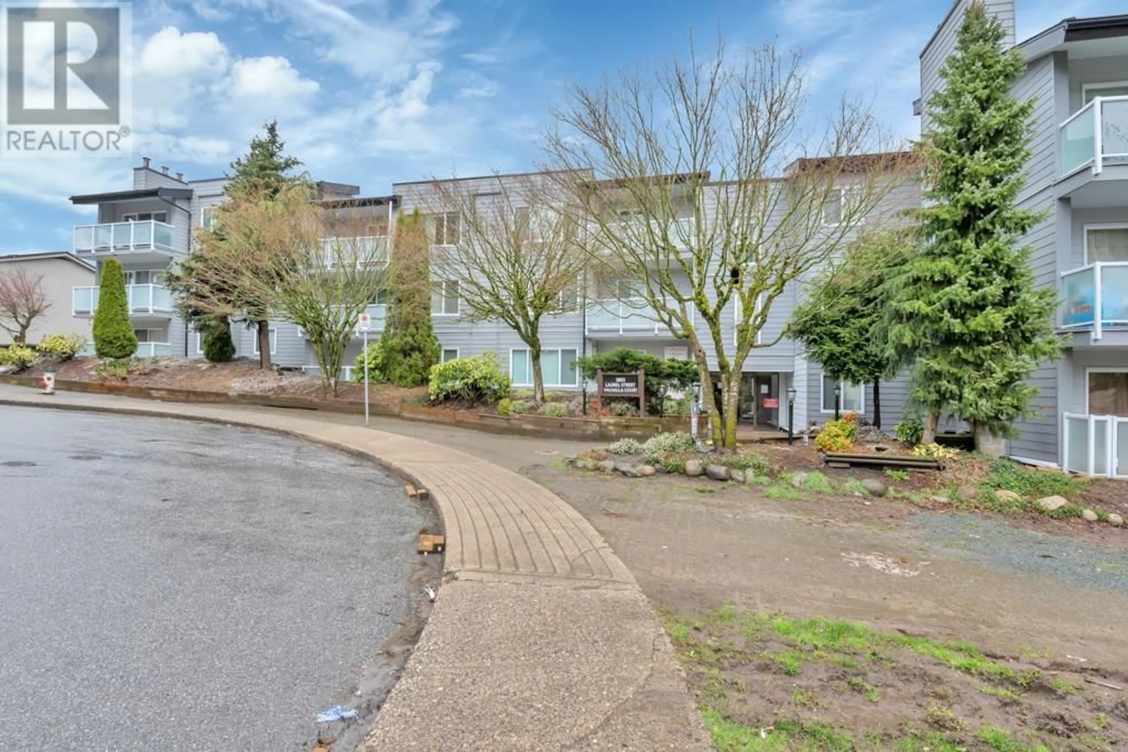 A pic from outside/outdoor area/front of a property/back of a property/a pic from drone, street for 109 - 3883 LAUREL STREET, Burnaby British Columbia V5G4M8
