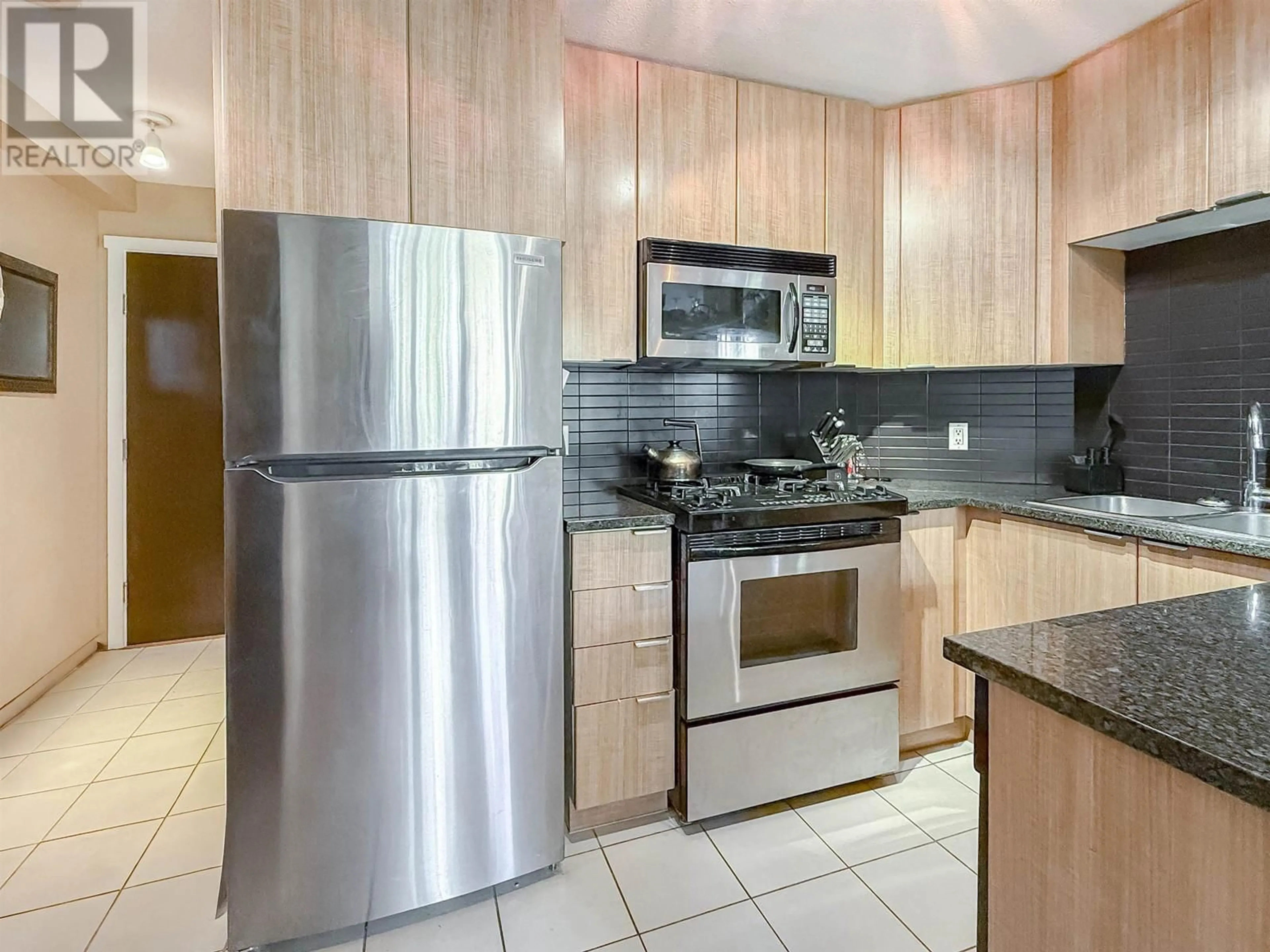 Standard kitchen, unknown for 302 - 1010 RICHARDS STREET, Vancouver British Columbia V6B1G2
