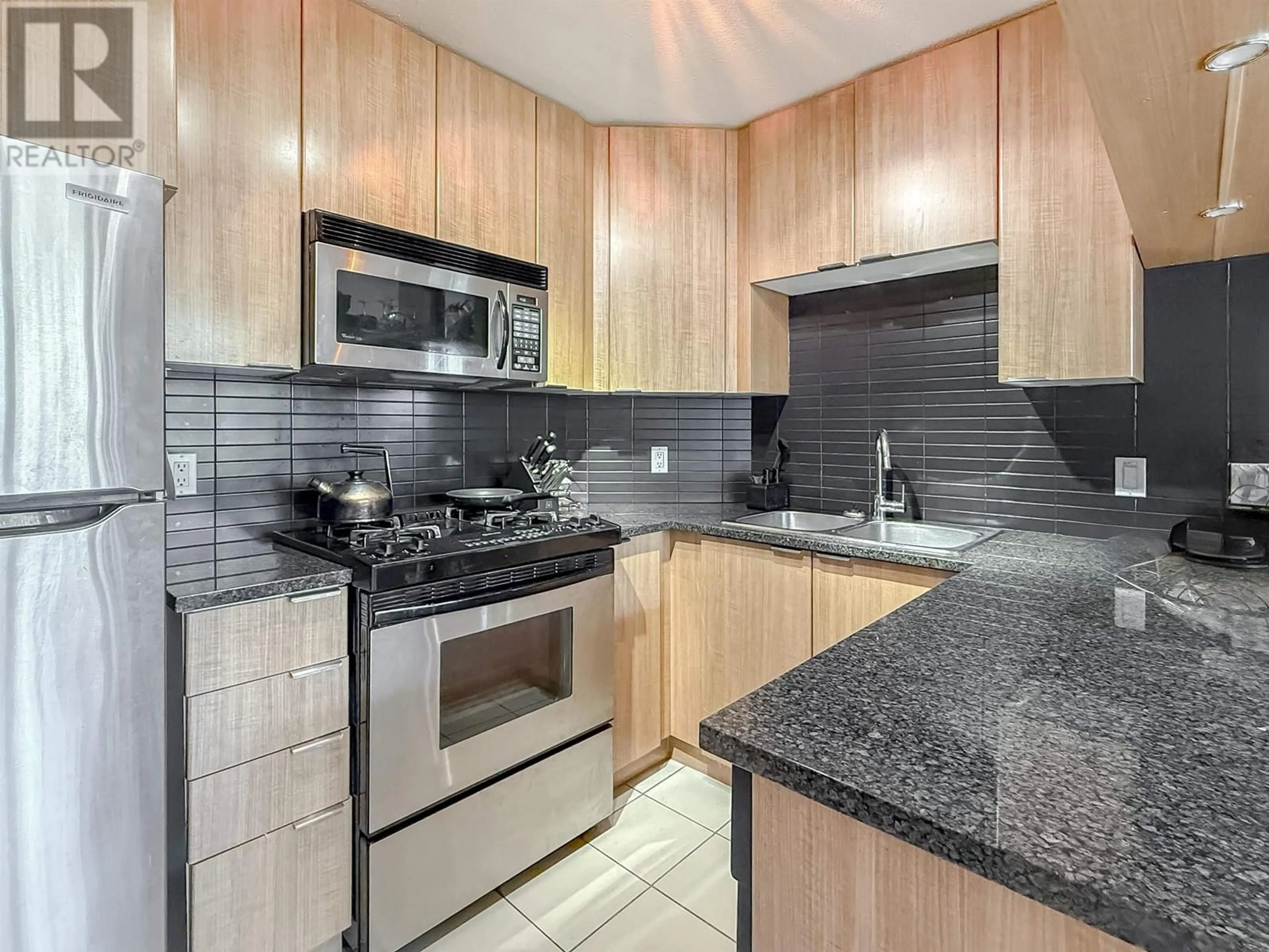 Standard kitchen, unknown for 302 - 1010 RICHARDS STREET, Vancouver British Columbia V6B1G2