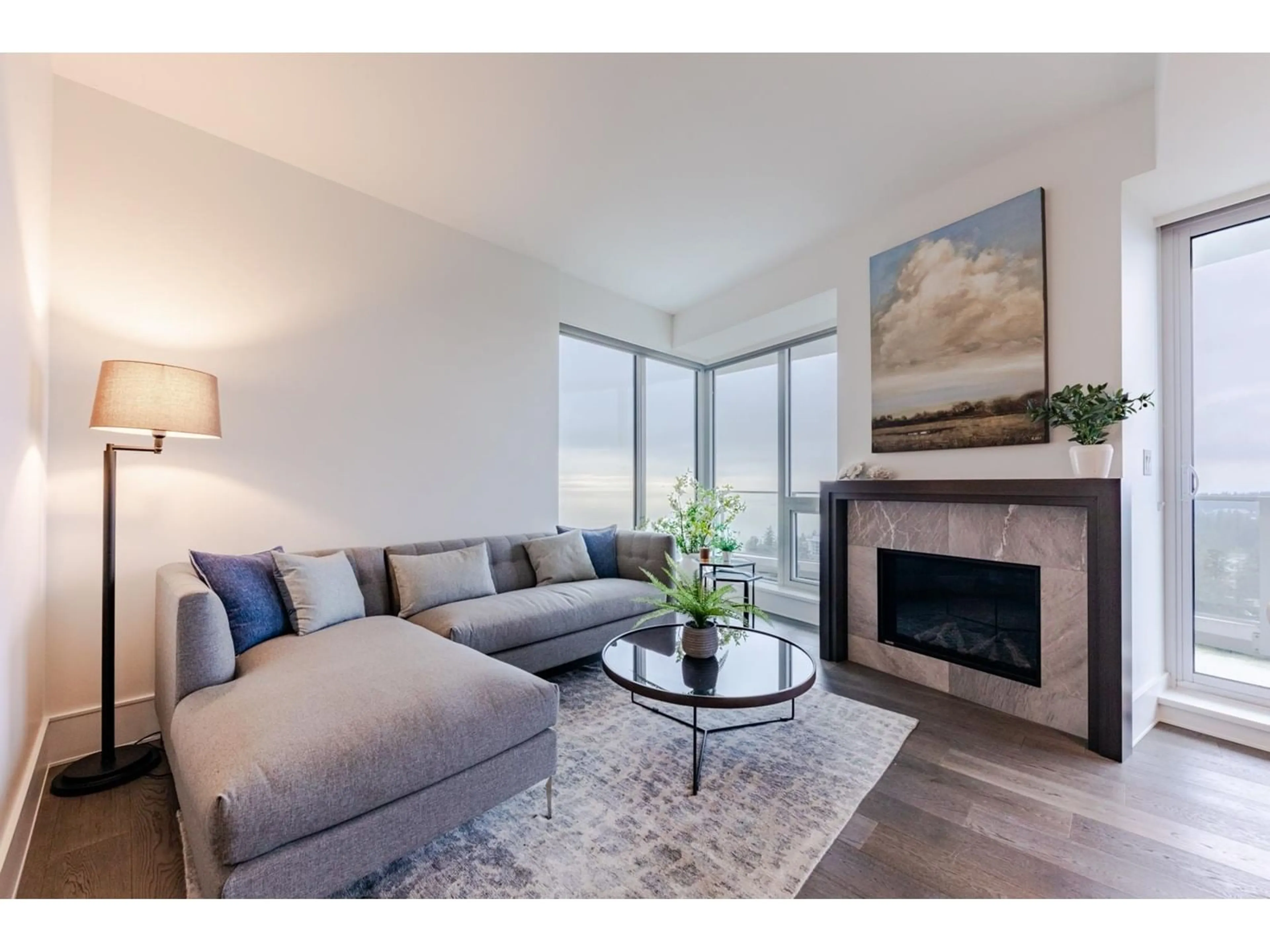 Living room with furniture, wood/laminate floor for 2002 - 1500 MARTIN, White Rock British Columbia V4B0C2