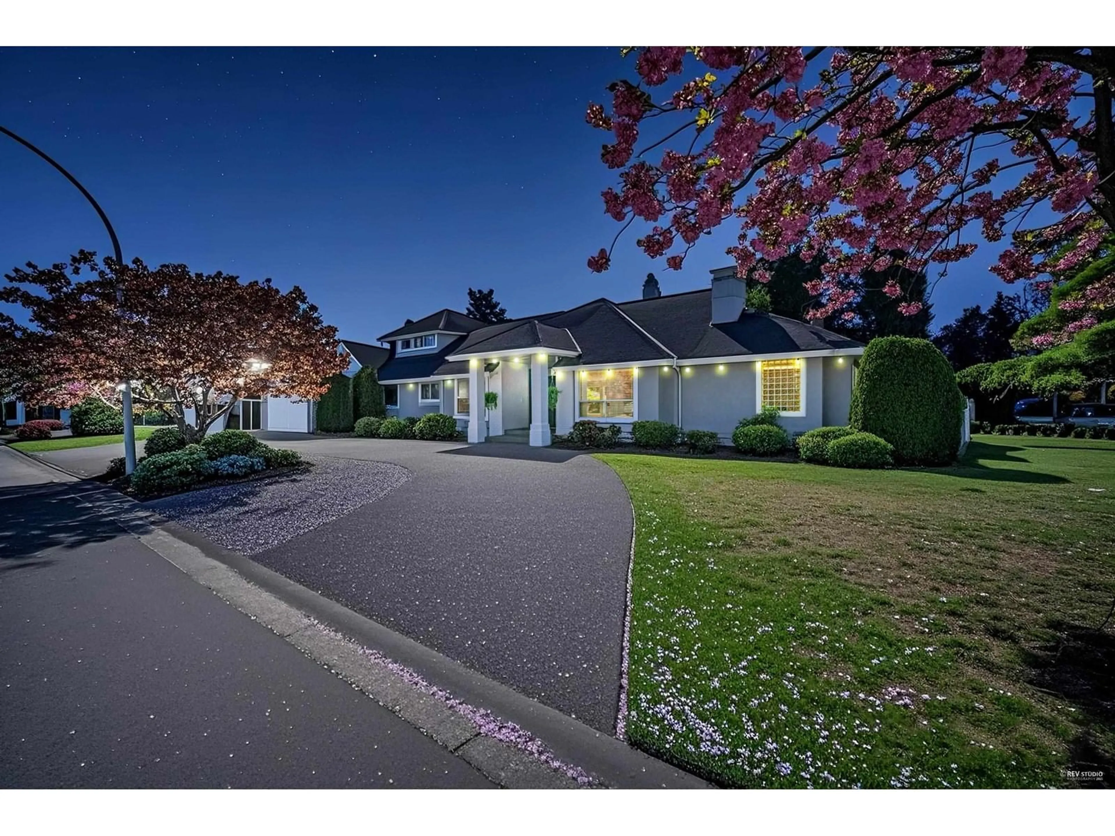 A pic from outside/outdoor area/front of a property/back of a property/a pic from drone, street for 13658 19, Surrey British Columbia V4A9E9